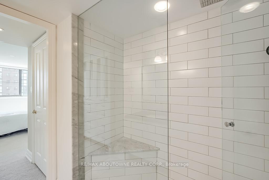 2 Bedrooms Condo at 1230 Marlborough,  Oakville For sale