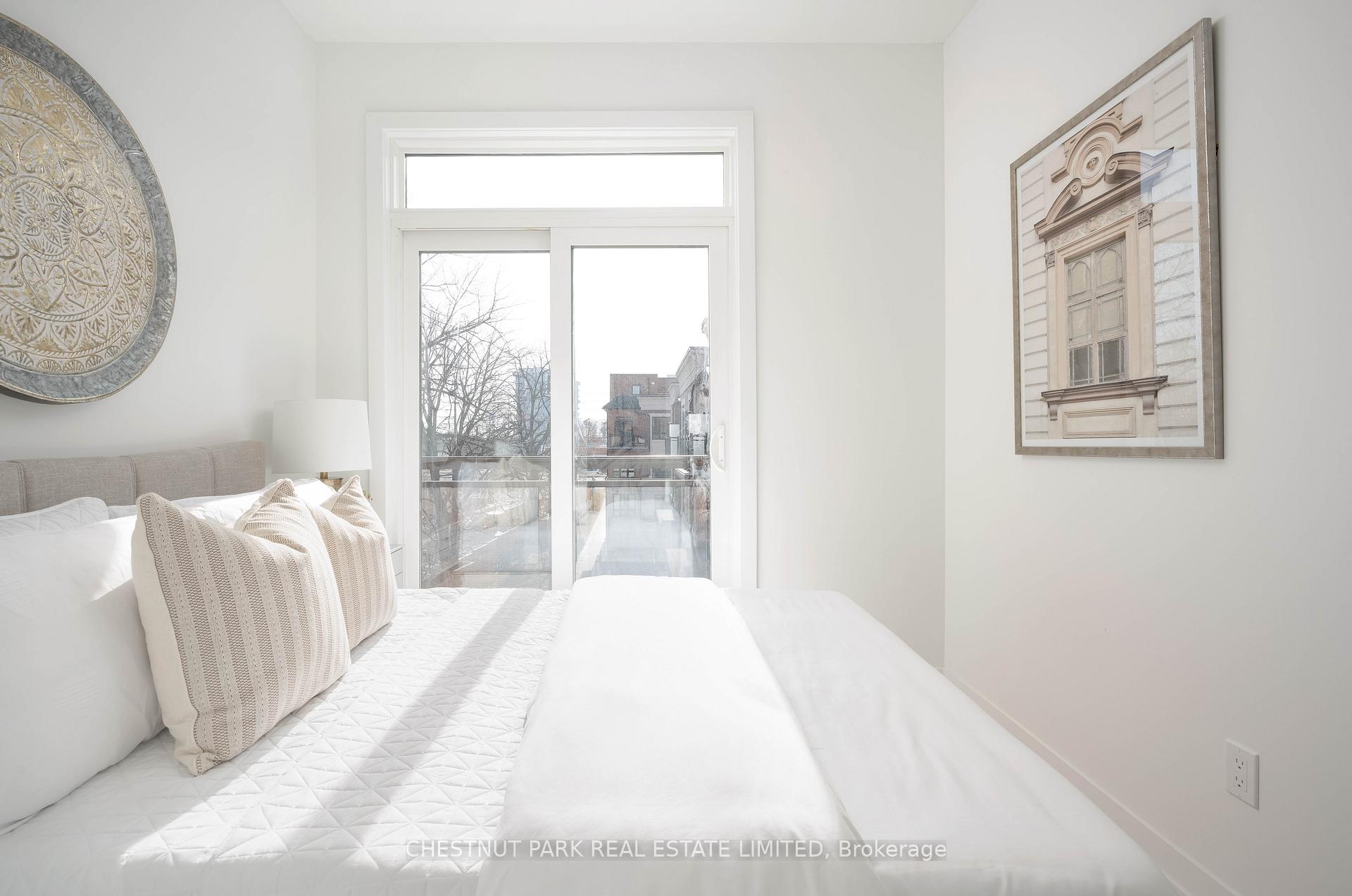2 Bedrooms Condo at 4045 Hickory, Mississauga For sale