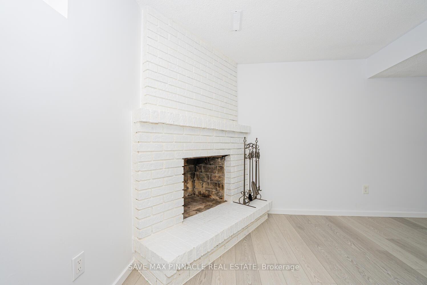 4 Bedrooms Condo at 2120 Rathburn,  Mississauga For sale