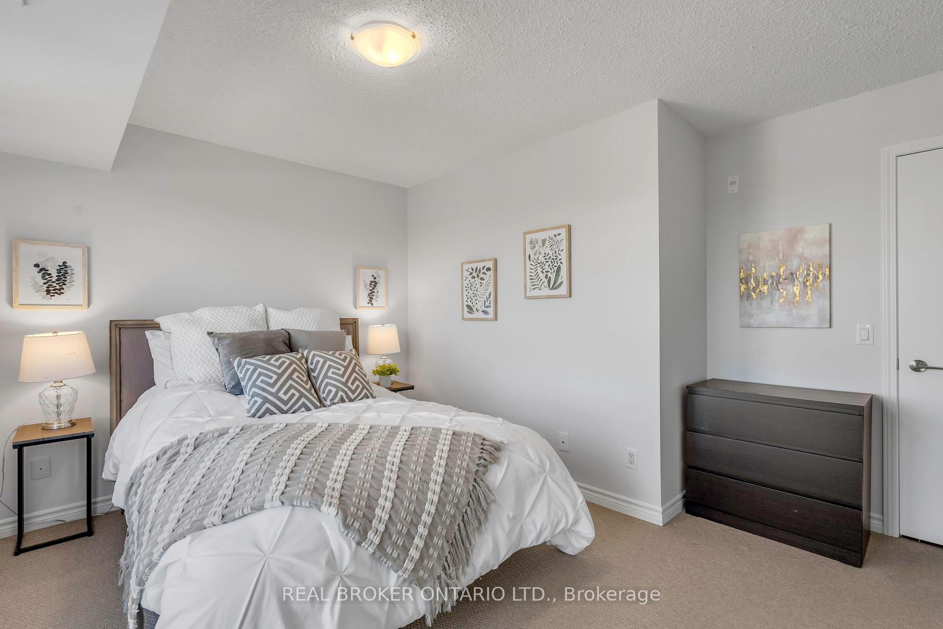 1 Bedroom Condo at 35 Saranac, Toronto For sale