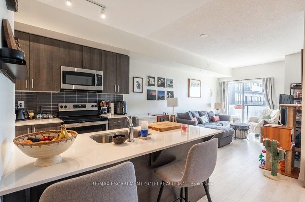 550 North Service Road, #404