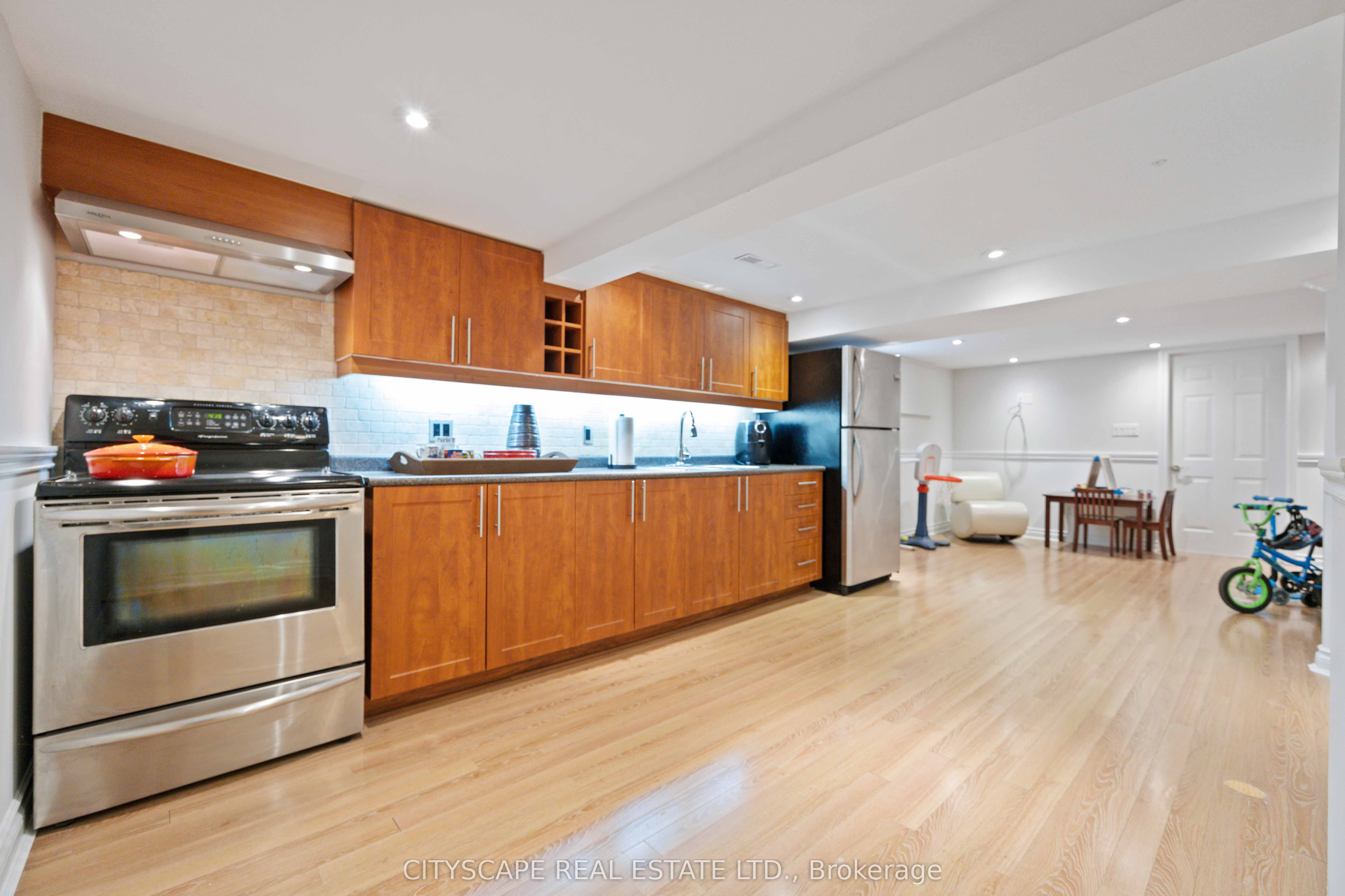 39 Bentworth Avenue
