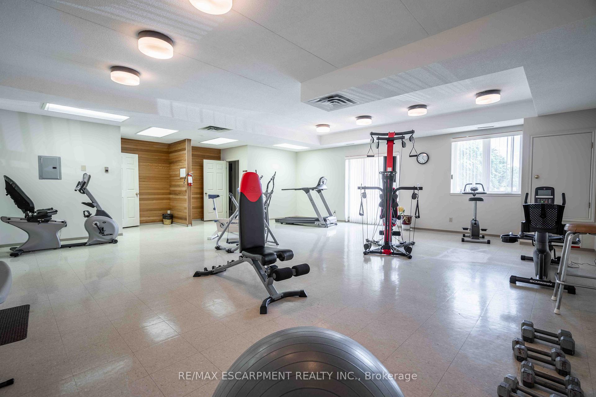 2 Bedrooms Condo at 416 Limeridge, Hamilton For sale