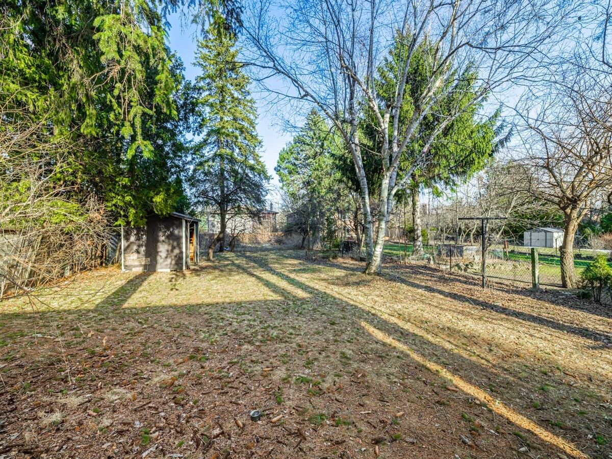 151 Henderson Avenue