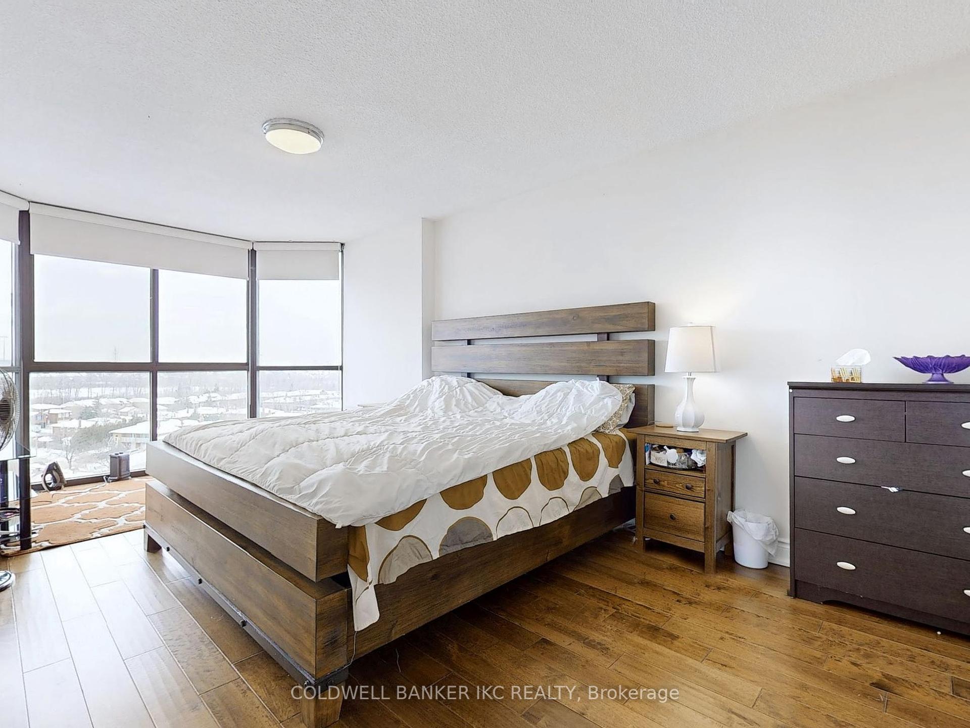 3 Bedrooms Condo at 4235 Sherwoodtowne, Mississauga For sale