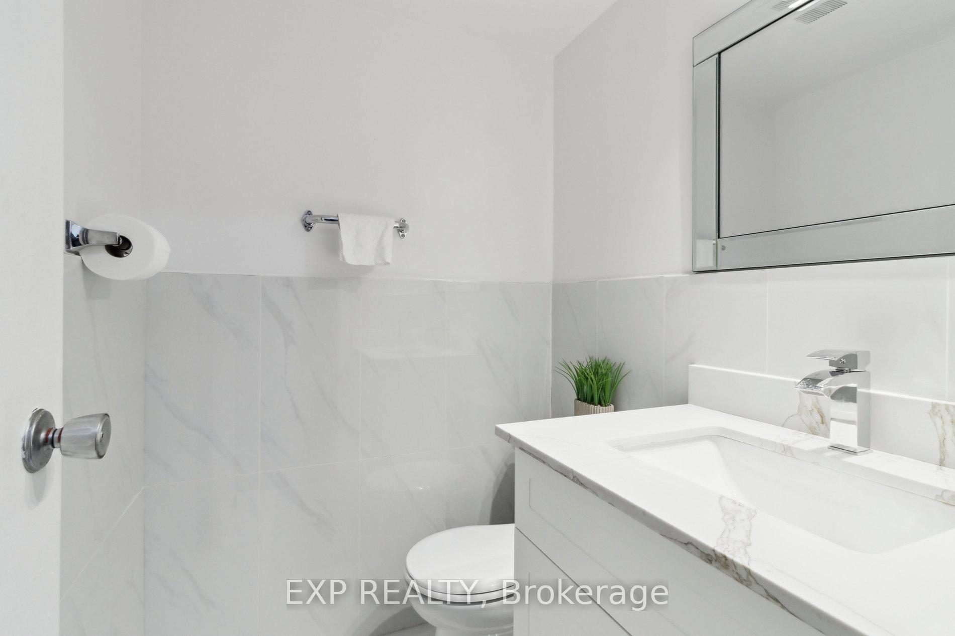 3 Bedrooms Condo at 5 Parkway Forest, Toronto For sale