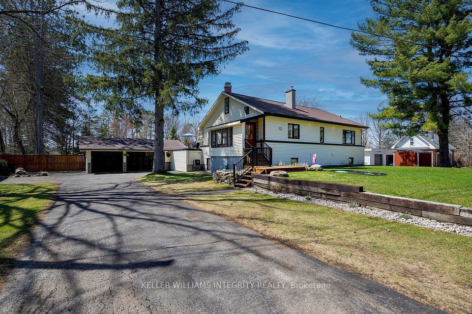 1040 Manotick Station