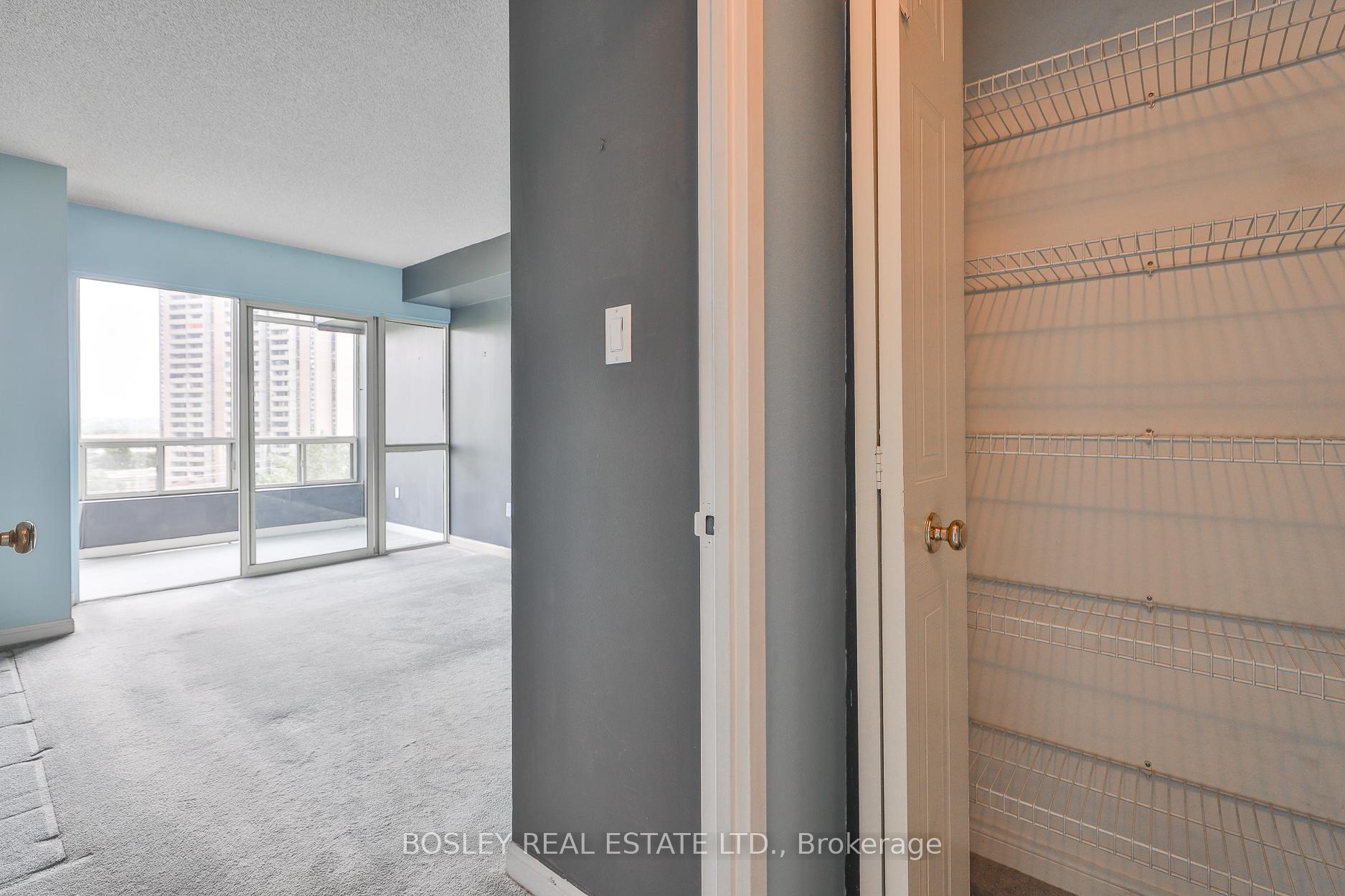 2 Bedrooms Condo at 3 Hickory Tree, Toronto For sale