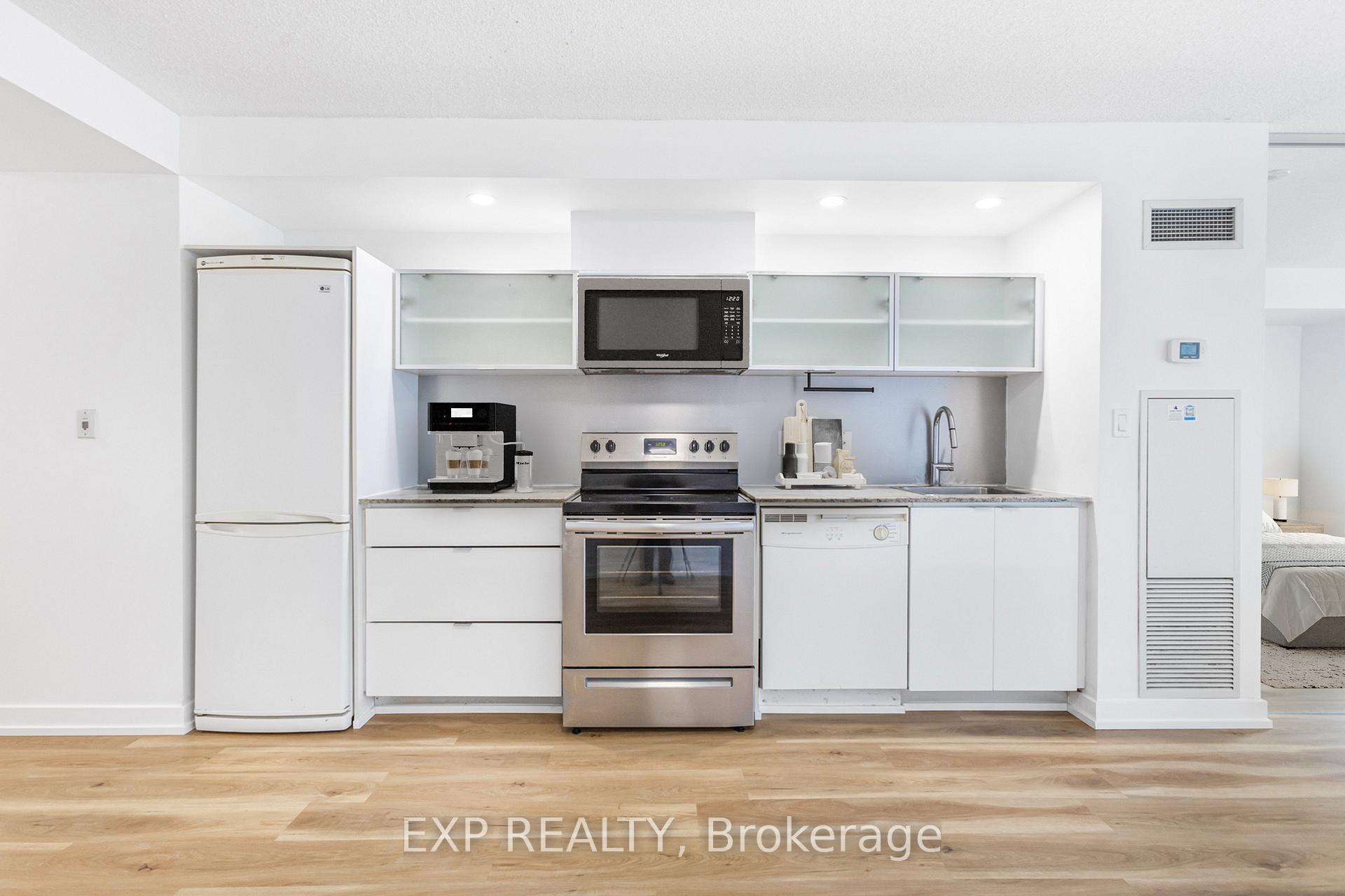 2 Bedrooms Condo at 4K Spadina, Toronto For sale