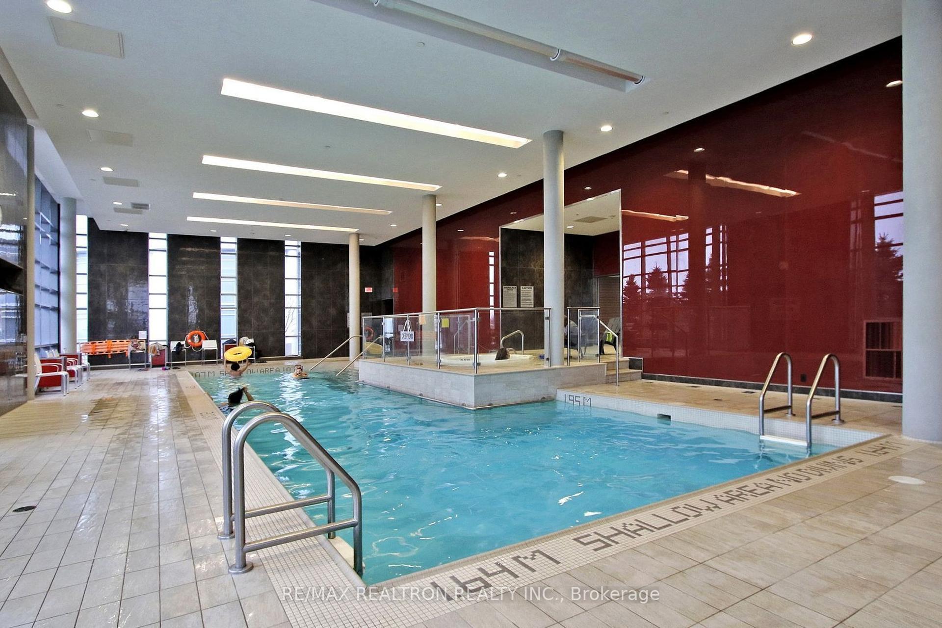 2 Bedrooms Condo at 125 Village Green, Toronto For sale