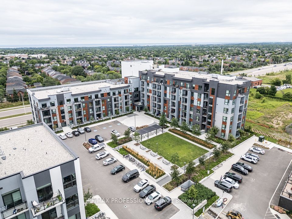 Property at #118 - 95 Dundas Street, Oakville, ON L6M 5N4