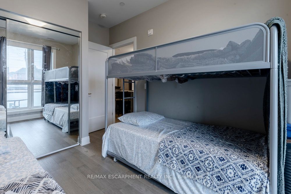 95 Dundas Street W, #003