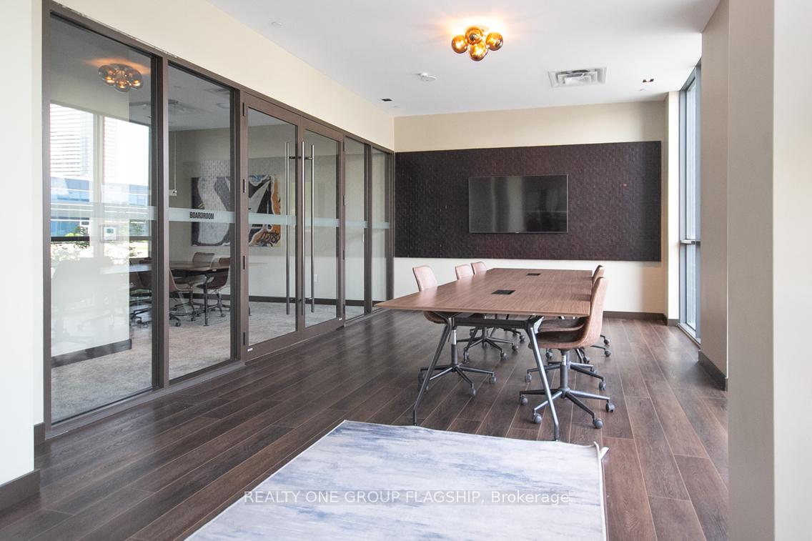 2 Bedrooms Condo at 38 Honeycrisp, Vaughan For sale