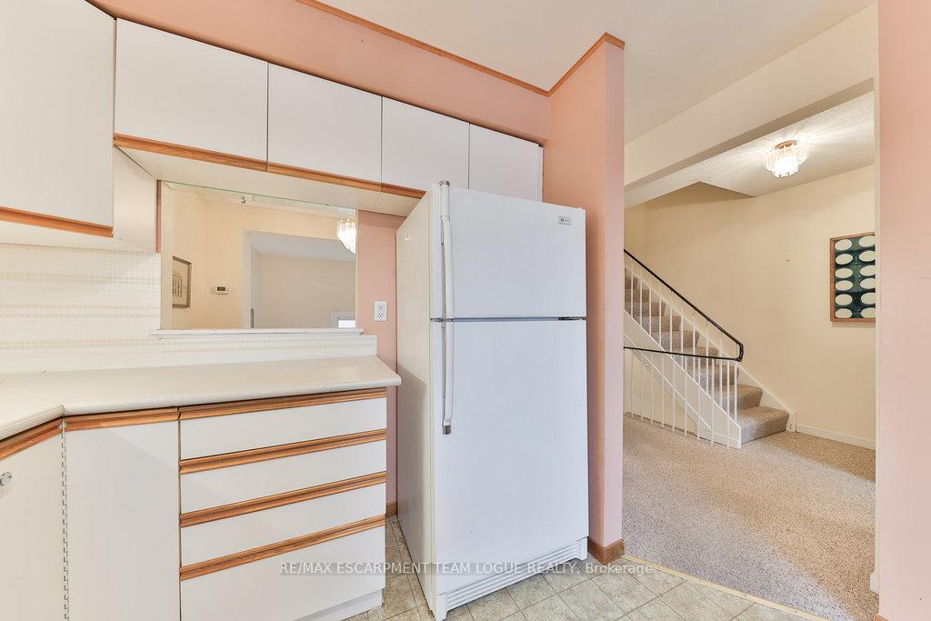 3 Bedrooms Condo at 2278 Marine,  Oakville For sale
