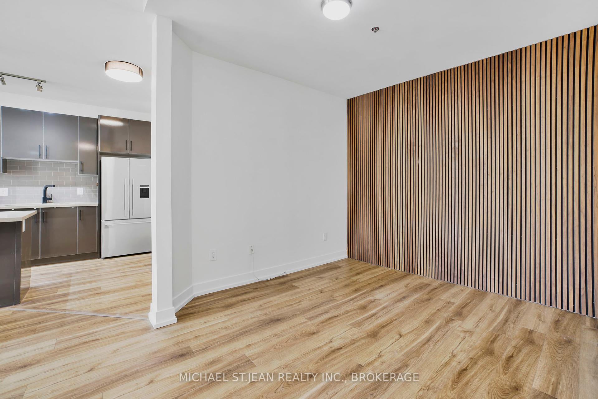 2 Bedrooms Condo at 90 Charlton,  Hamilton For sale