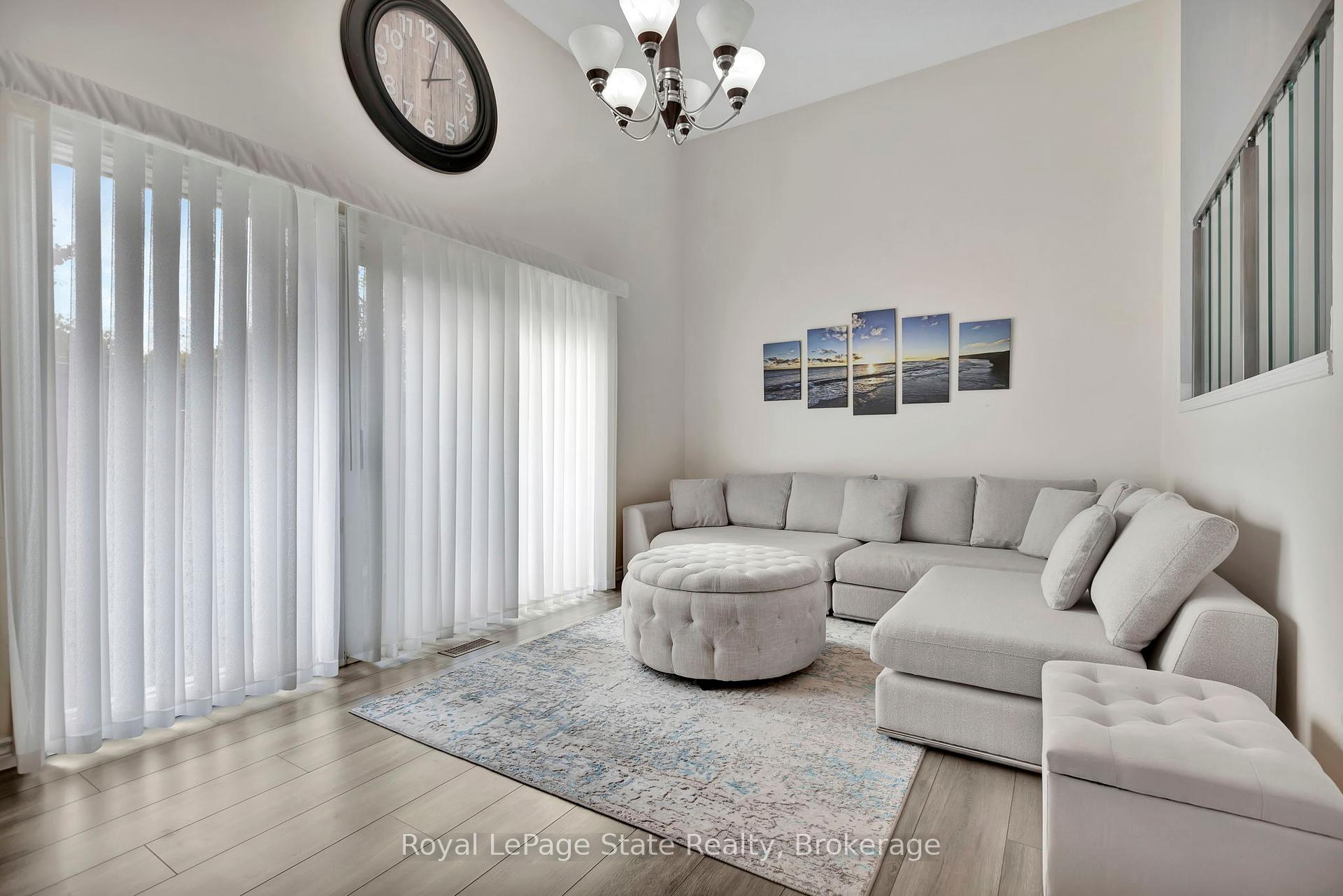 3 Bedrooms Condo at 11 Harrisford, Hamilton For sale