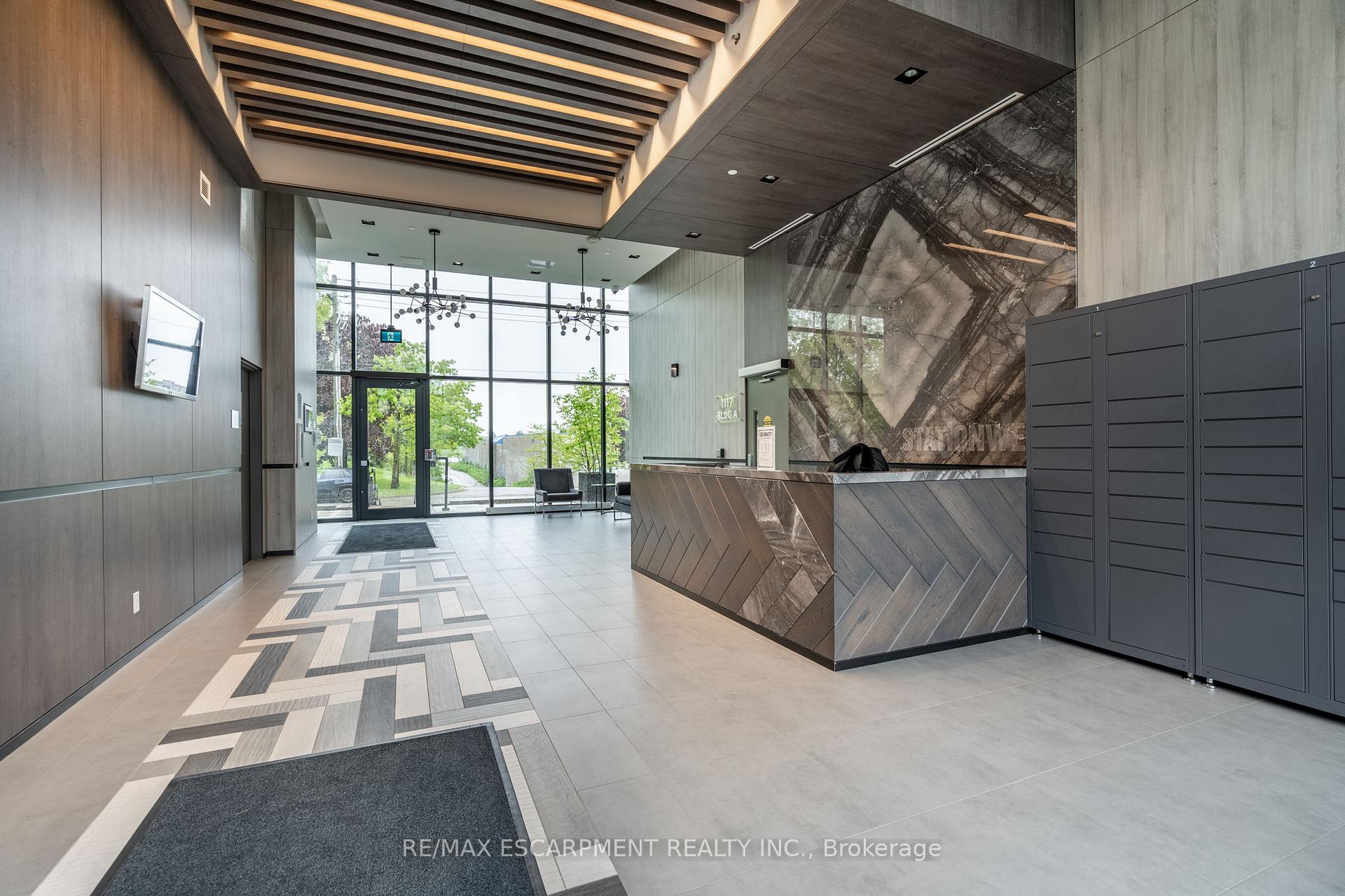 2 Bedrooms Condo at 1119 COOKE, Burlington For sale