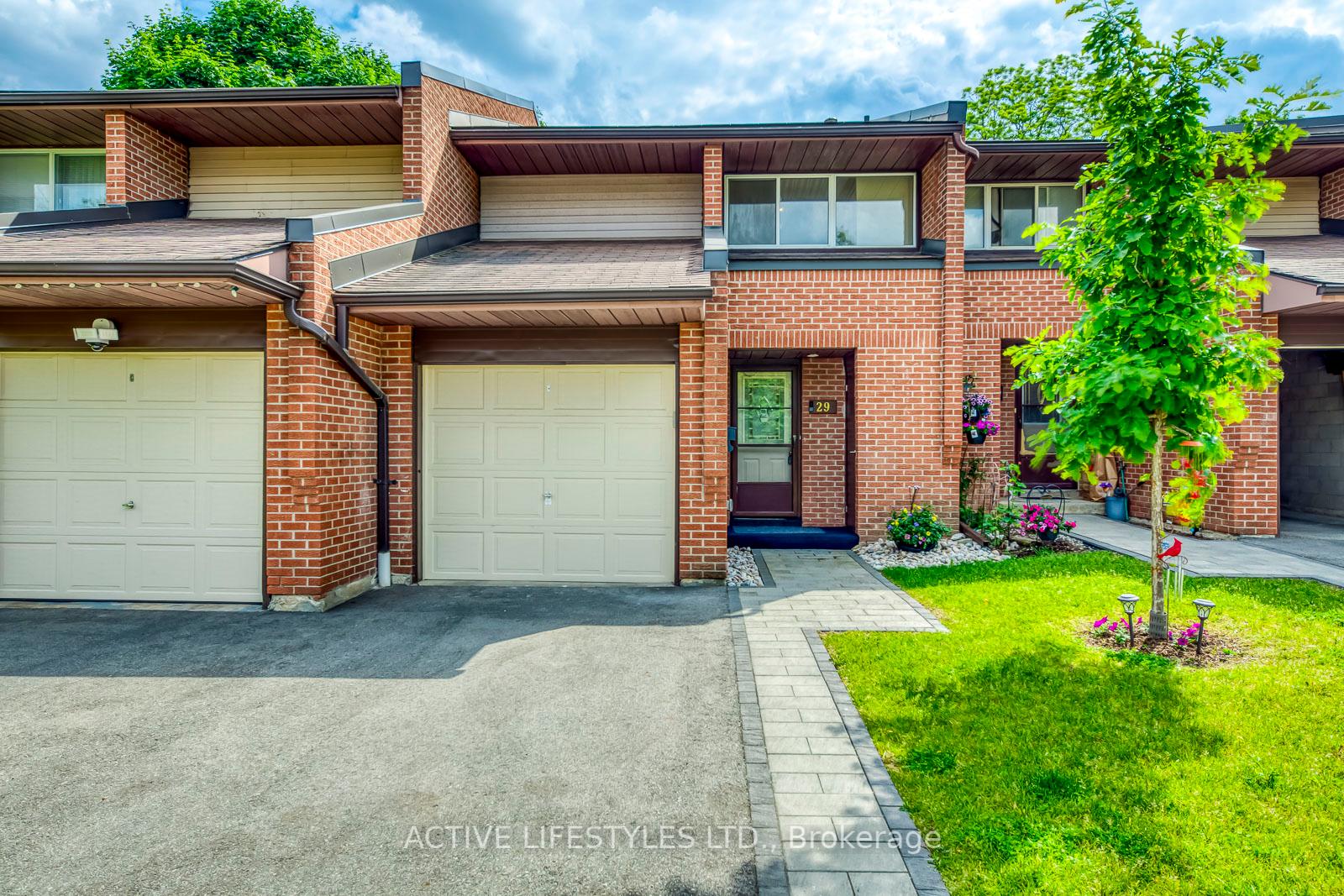 4 Bedrooms Condo at 2301 Derry, Mississauga For sale