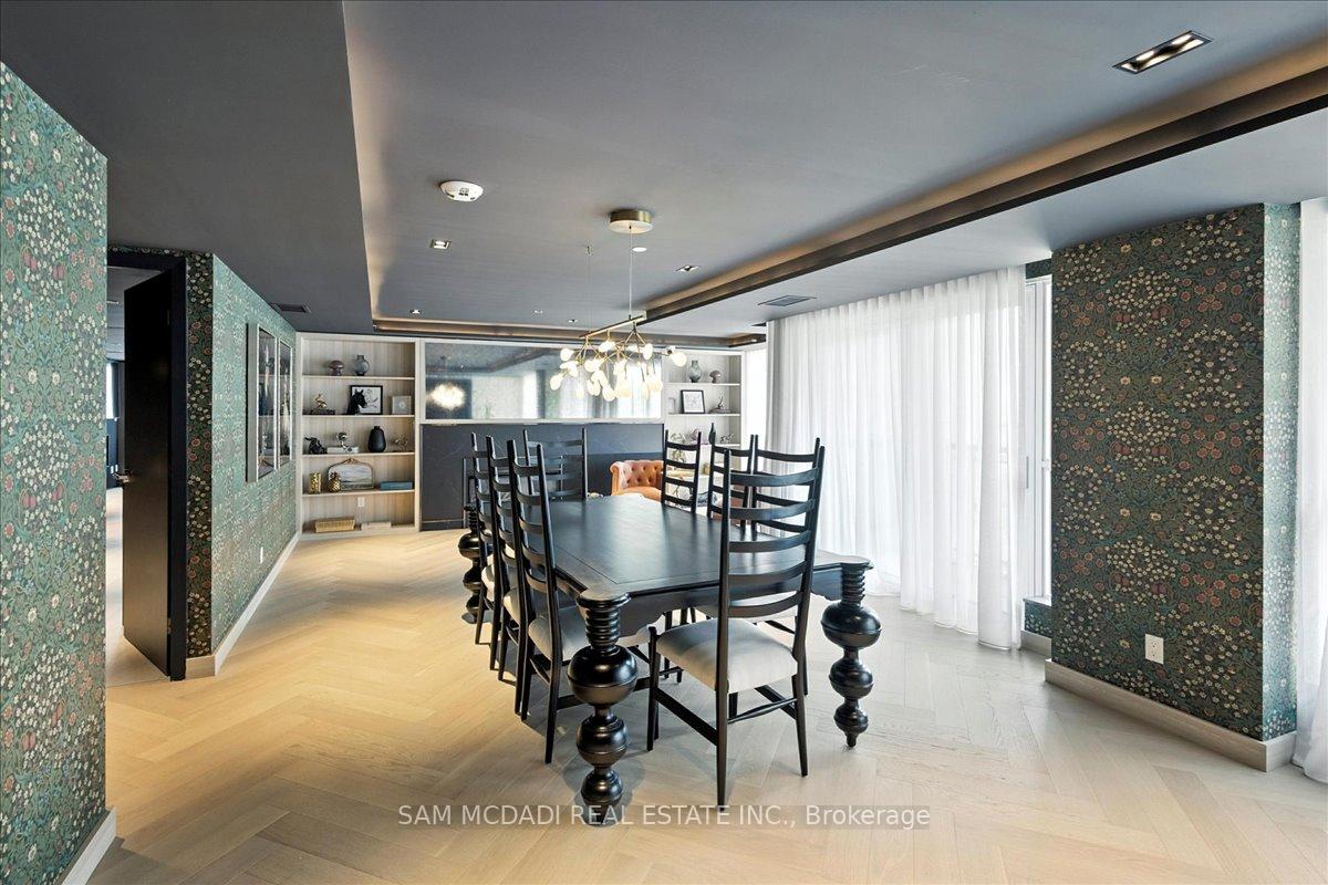 2 Bedrooms Condo at 405 Dundas, Oakville For sale