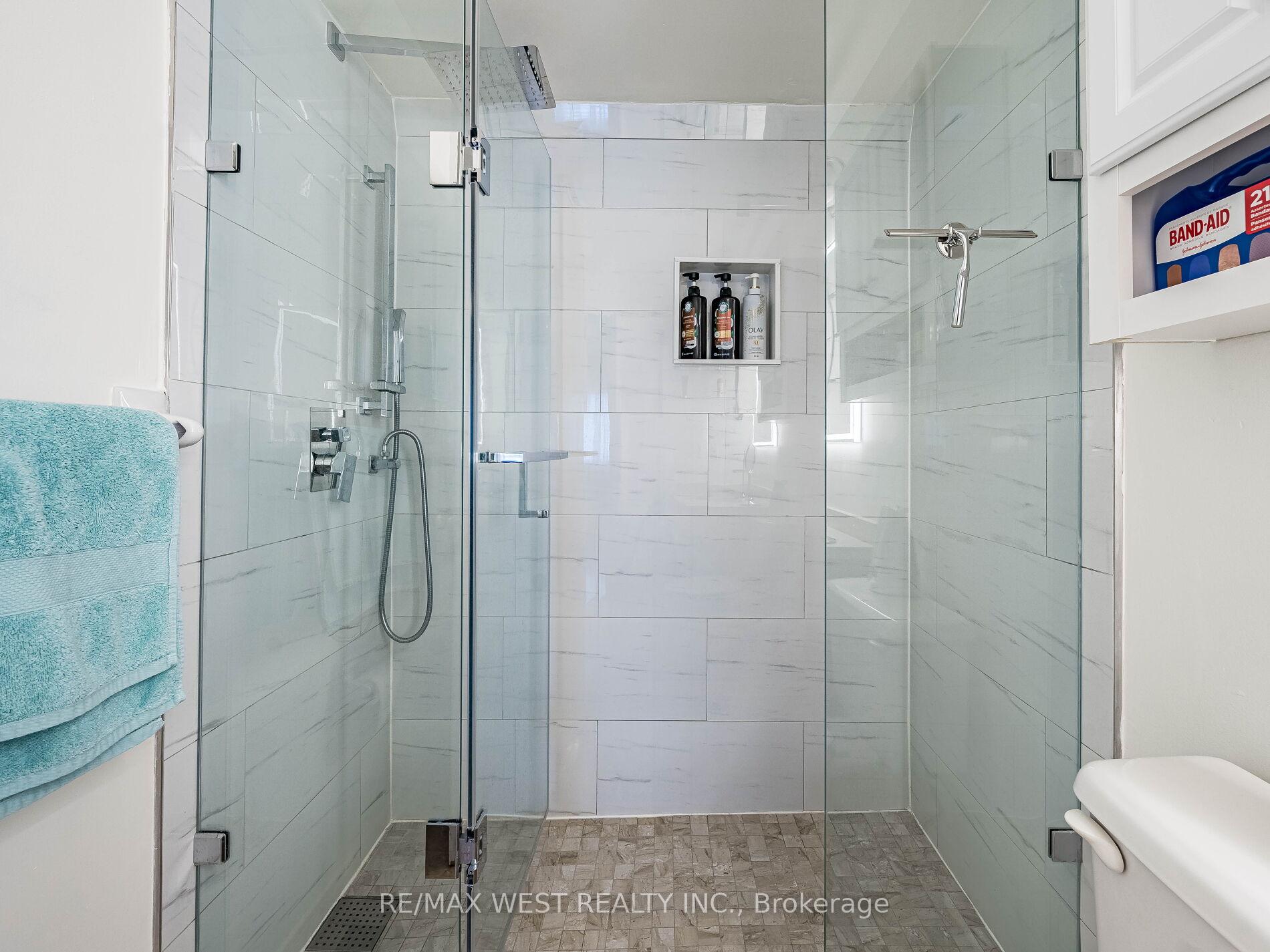 4 Bedrooms Condo at 1168 Arena, Mississauga For sale