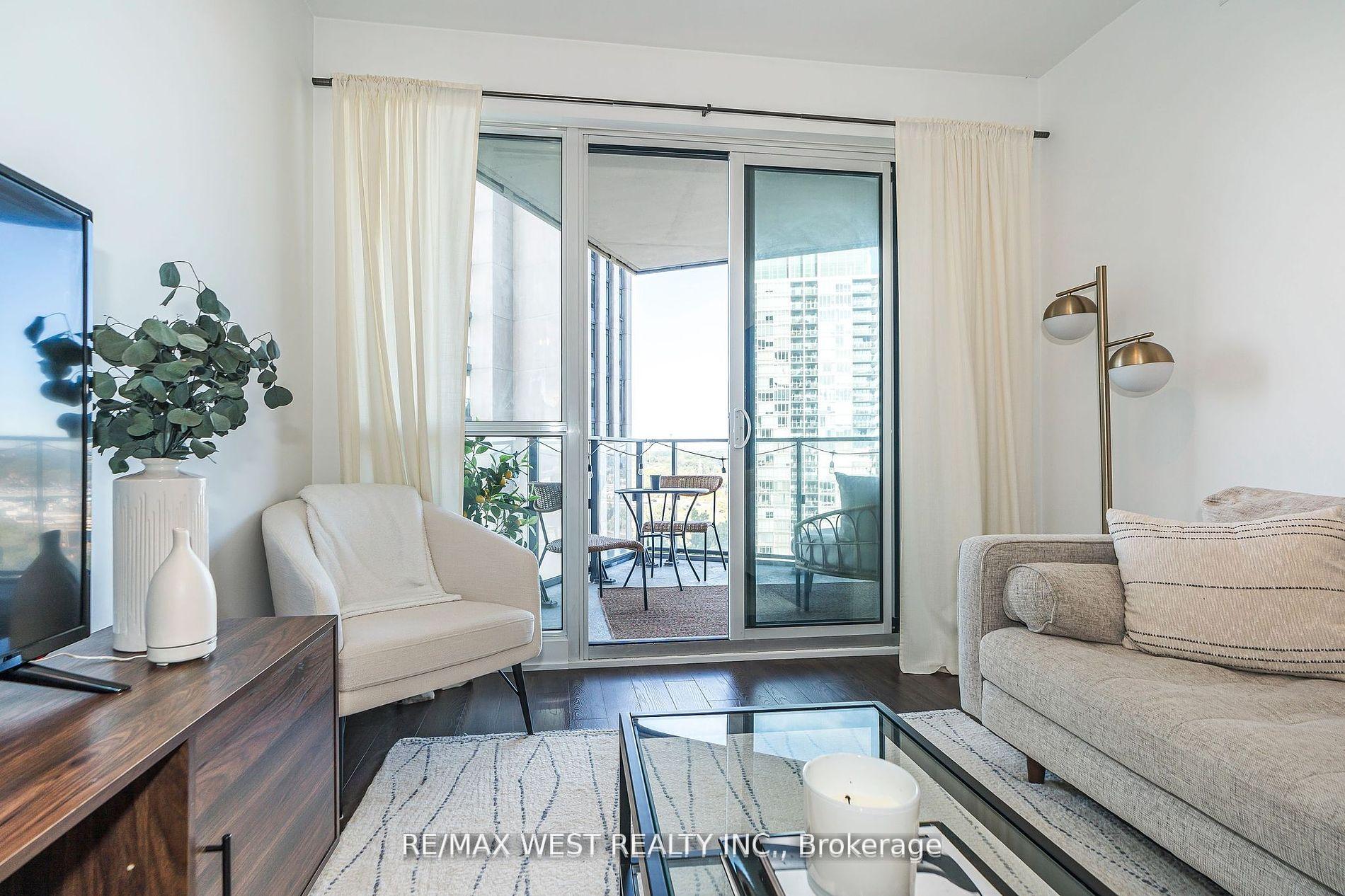 1 Bedroom Condo at 10 Park Lawn, Toronto For sale