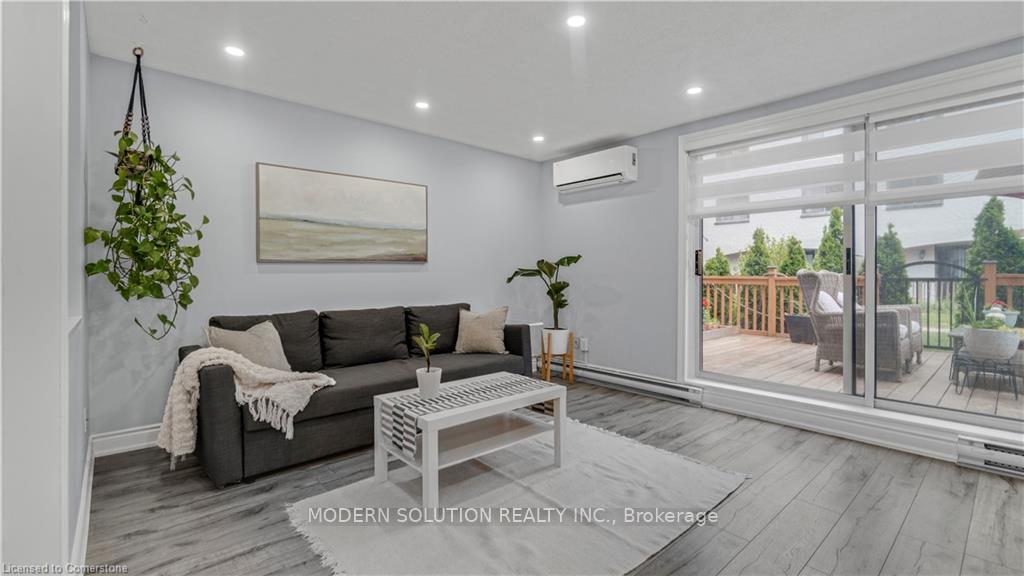 4 Bedrooms Condo at 1016 Falgarwood, Oakville For sale