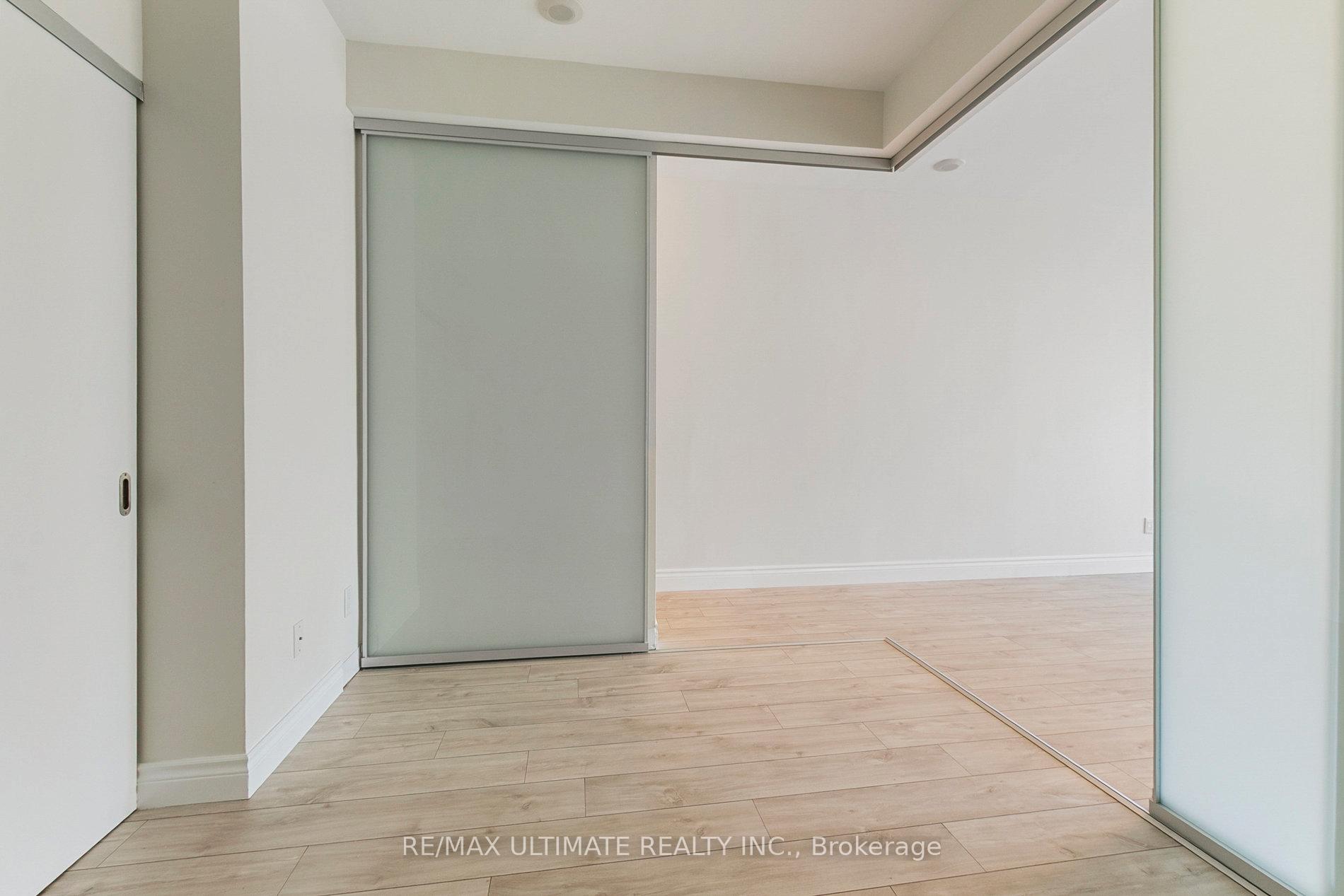 2 Bedrooms Condo at 210 Simcoe, Toronto For sale