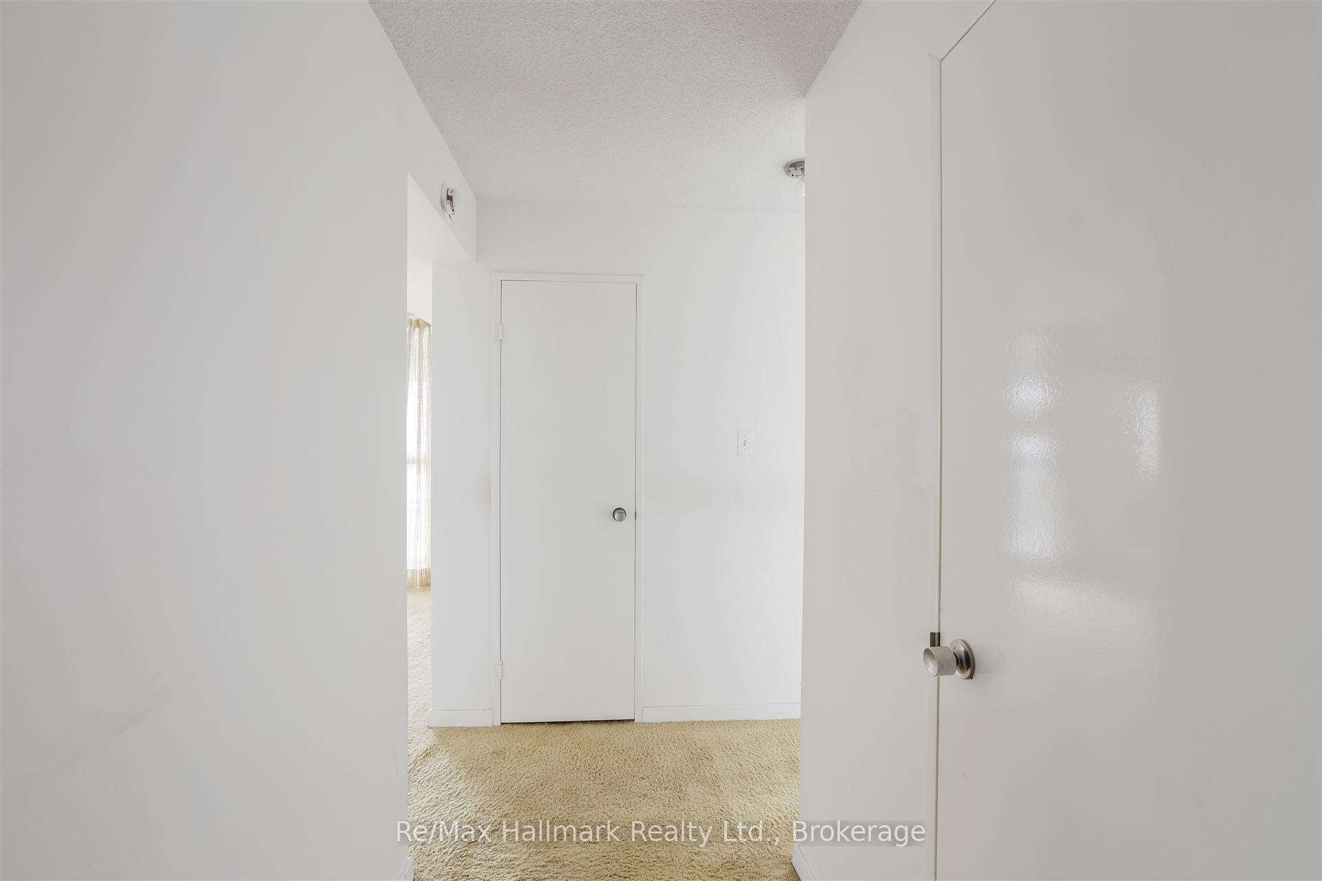 2 Bedrooms Condo at 1580 Mississauga Valley,  Mississauga For sale