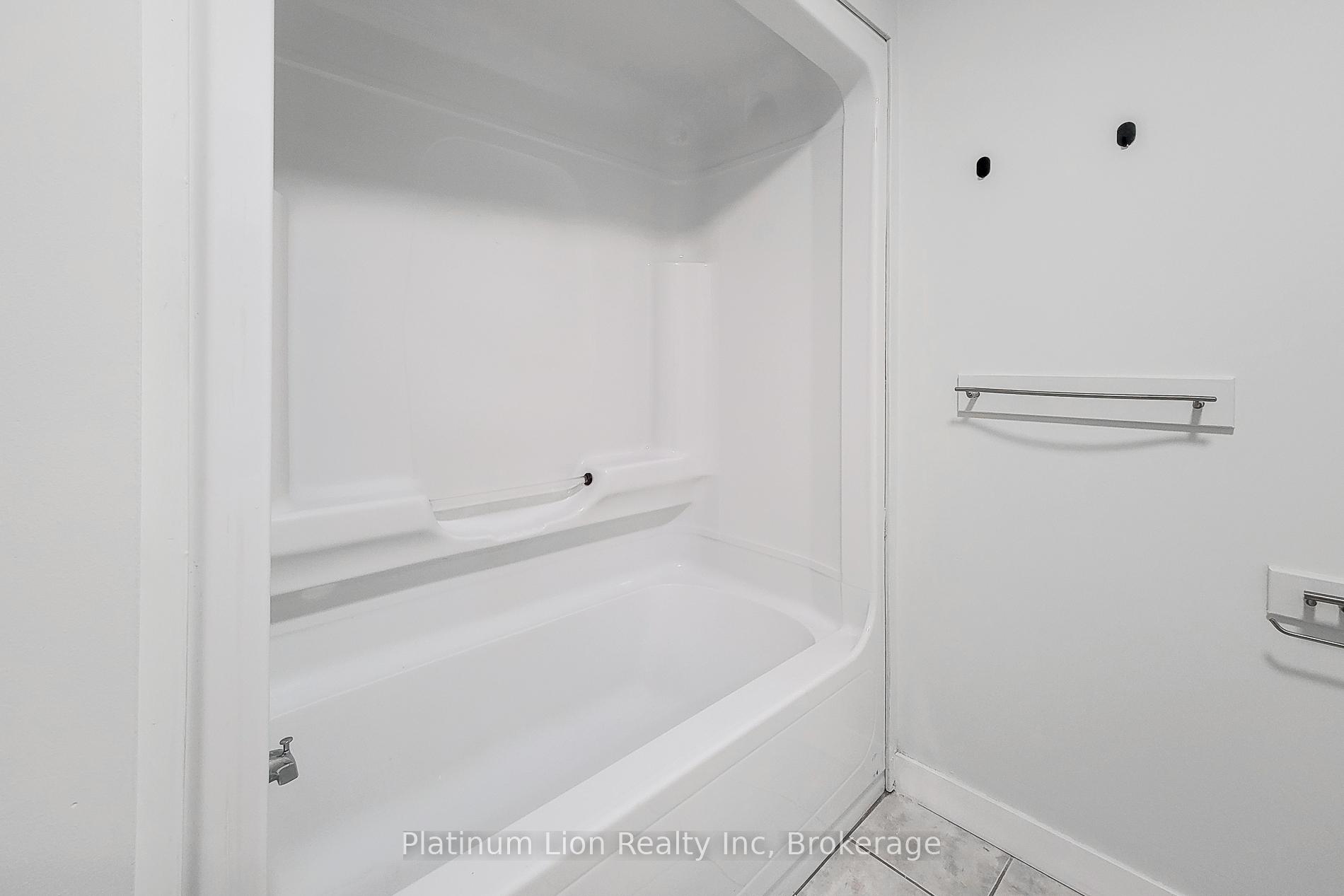 2 Bedrooms Condo at 135 James,  Hamilton For sale