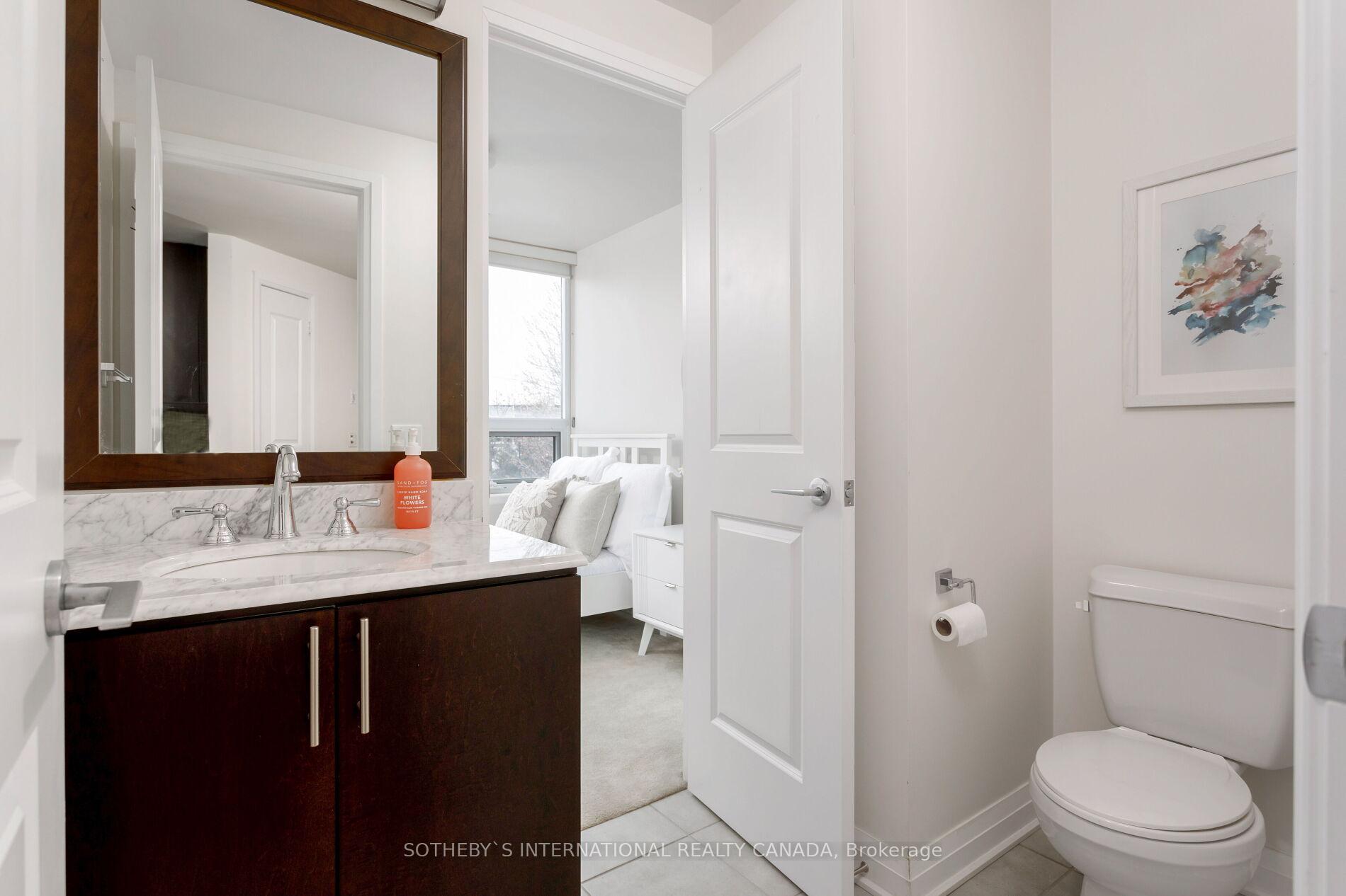 2 Bedrooms Condo at 1055 Southdown,  Mississauga For sale
