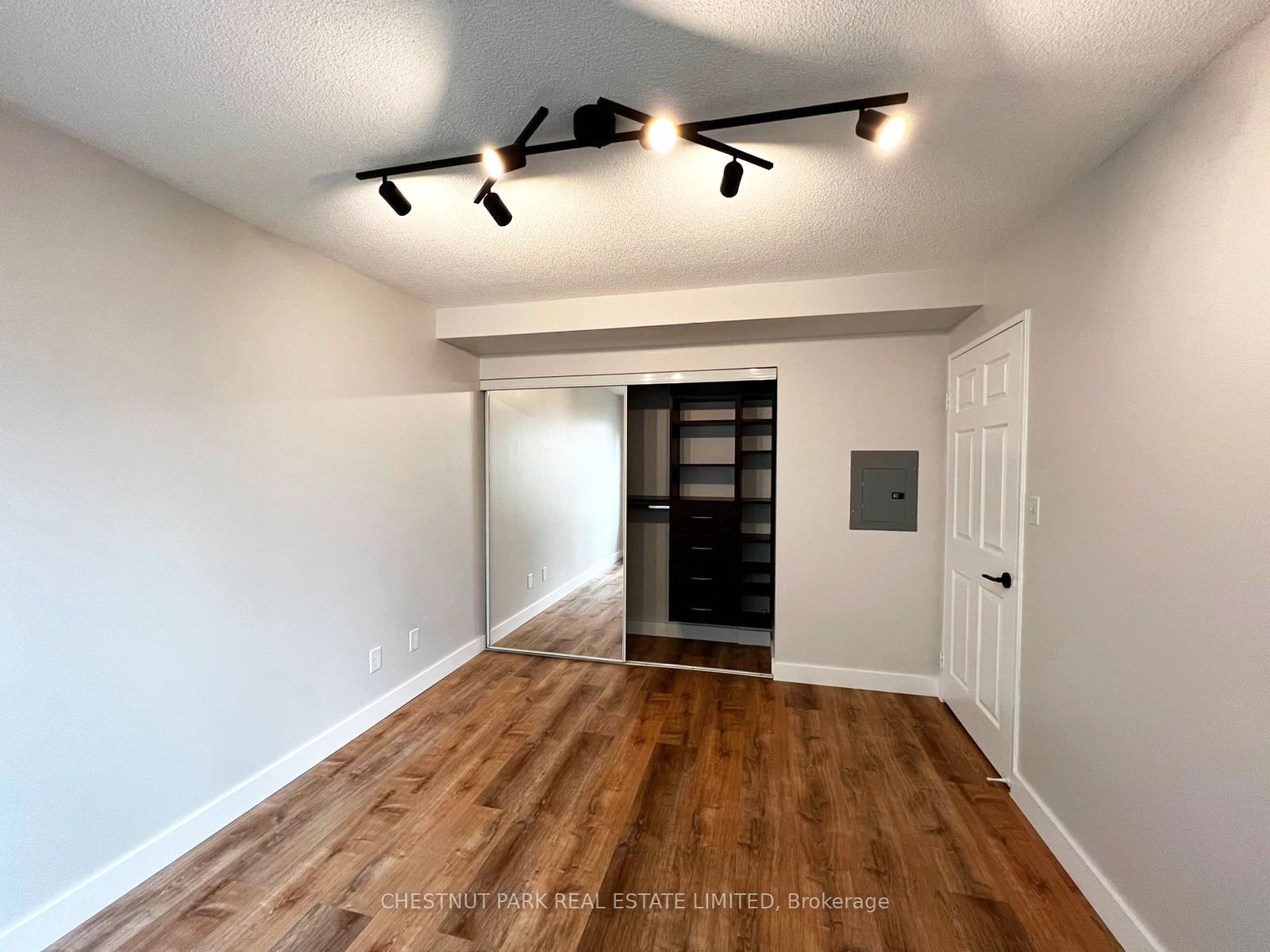 43 Eglinton Avenue E #909, Toronto C03 Yonge-Eglinton