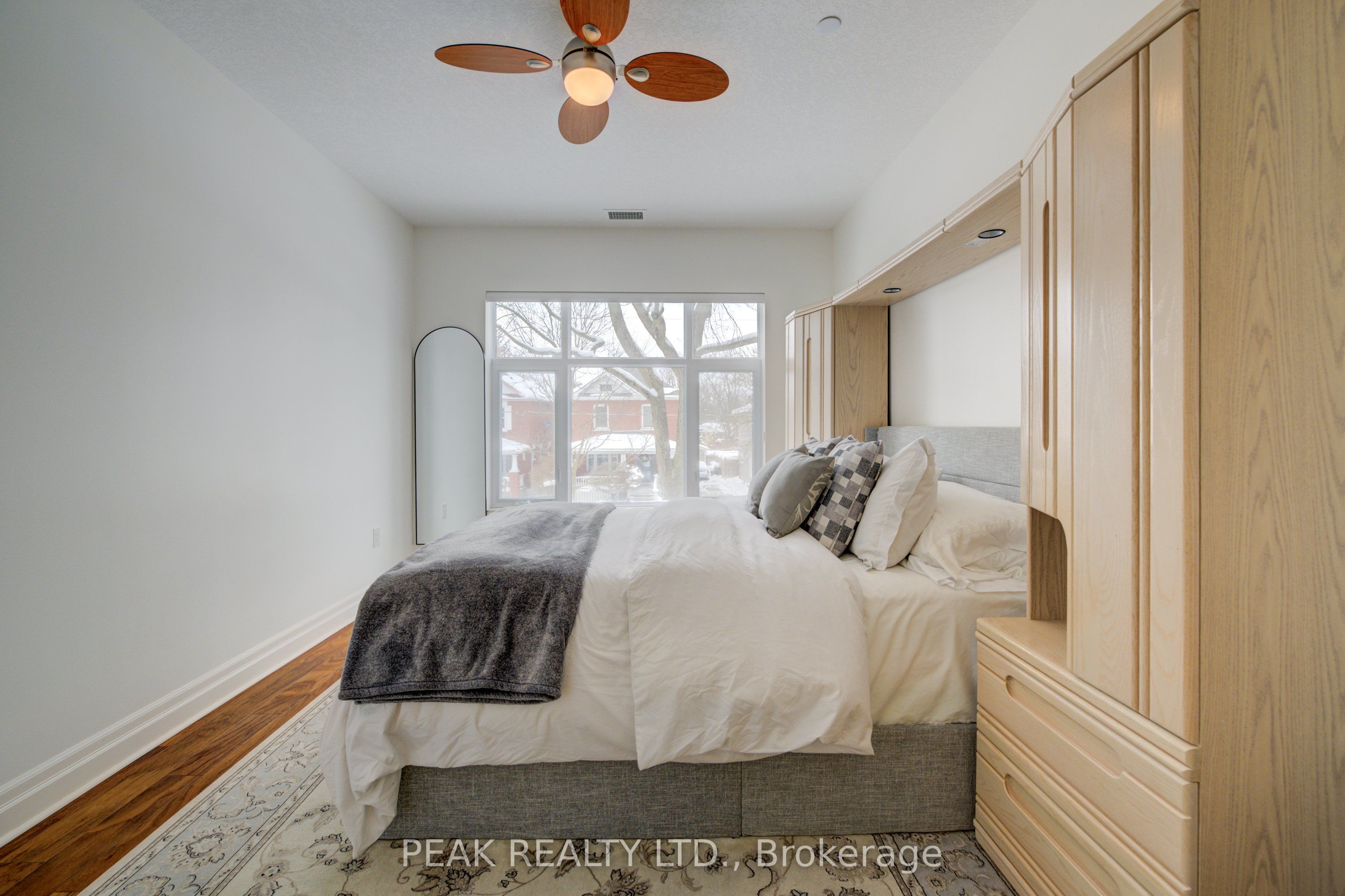 255 John Street N, #213