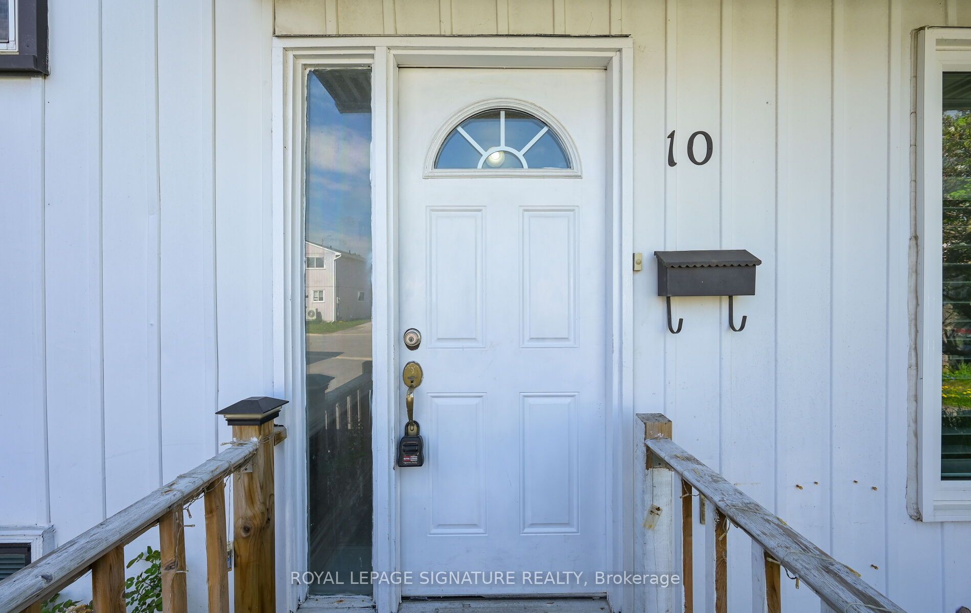 10 Heatherside Court