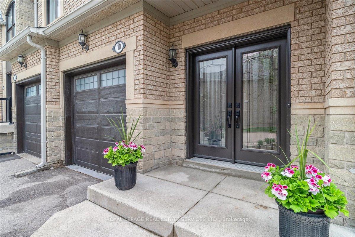 3 Bedrooms Condo at 2250 Rockingham, Oakville For sale