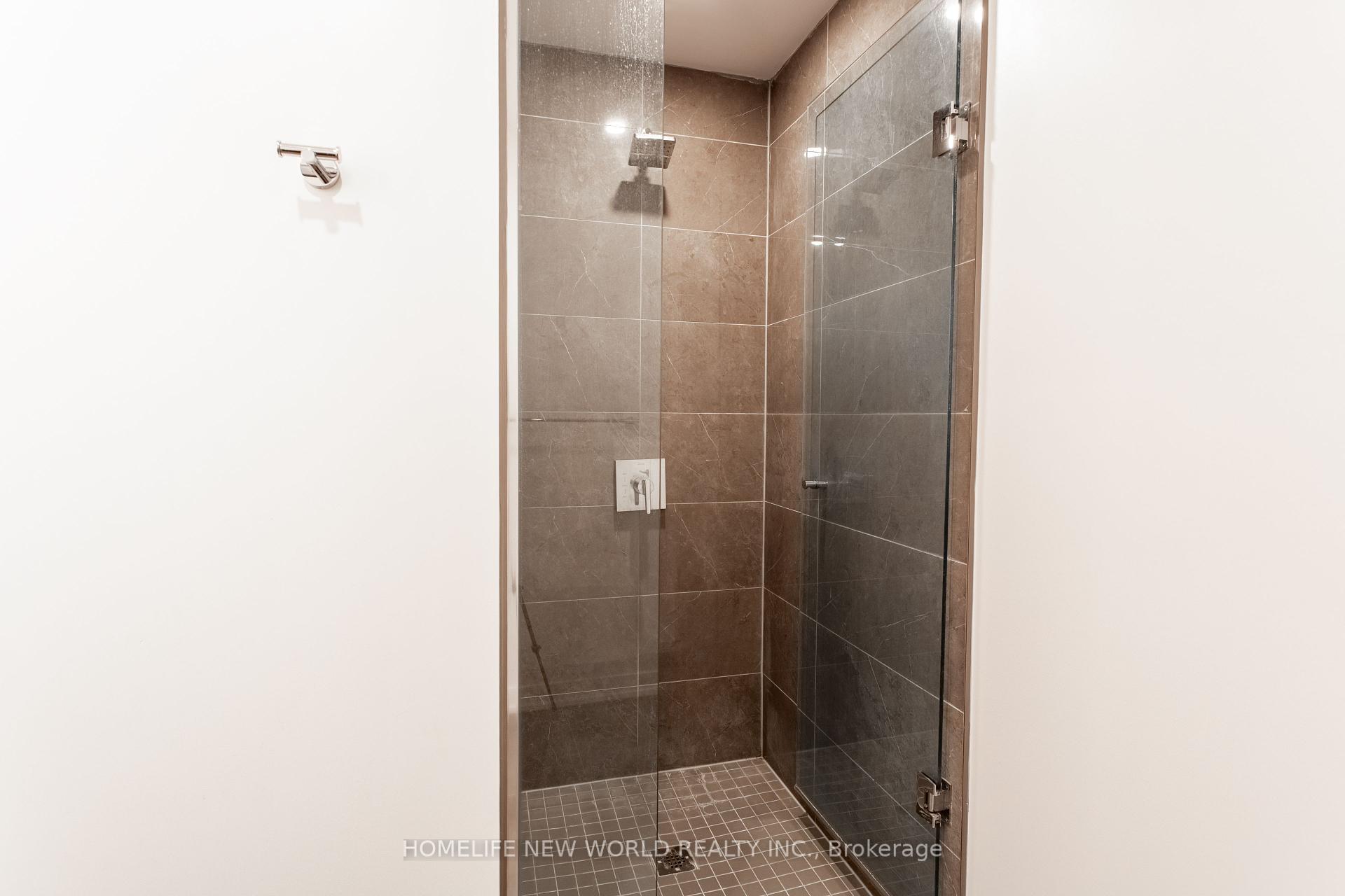 2 Bedrooms Condo at 15 Holmes, Toronto For sale