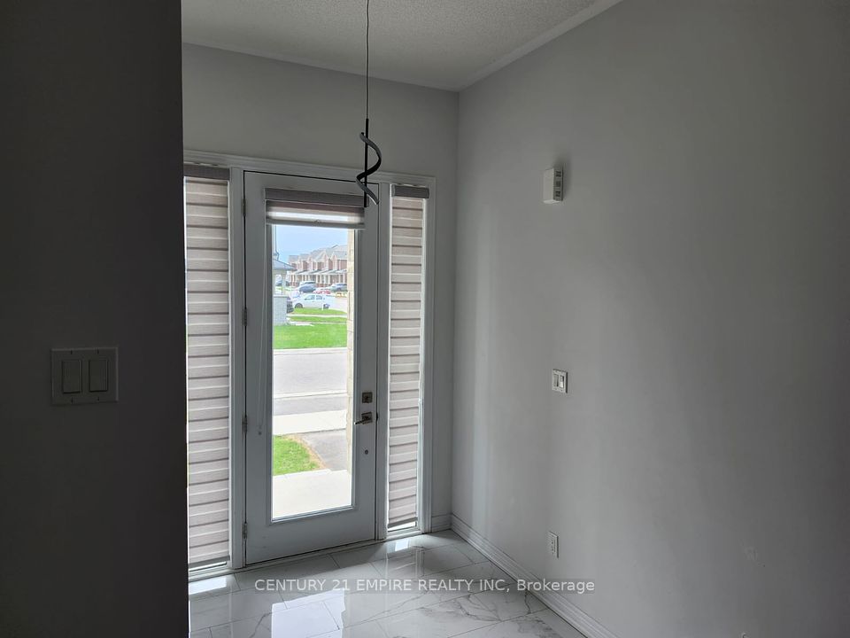 976 Andrew Murdoch Street, Oshawa, ON L1L 0S2