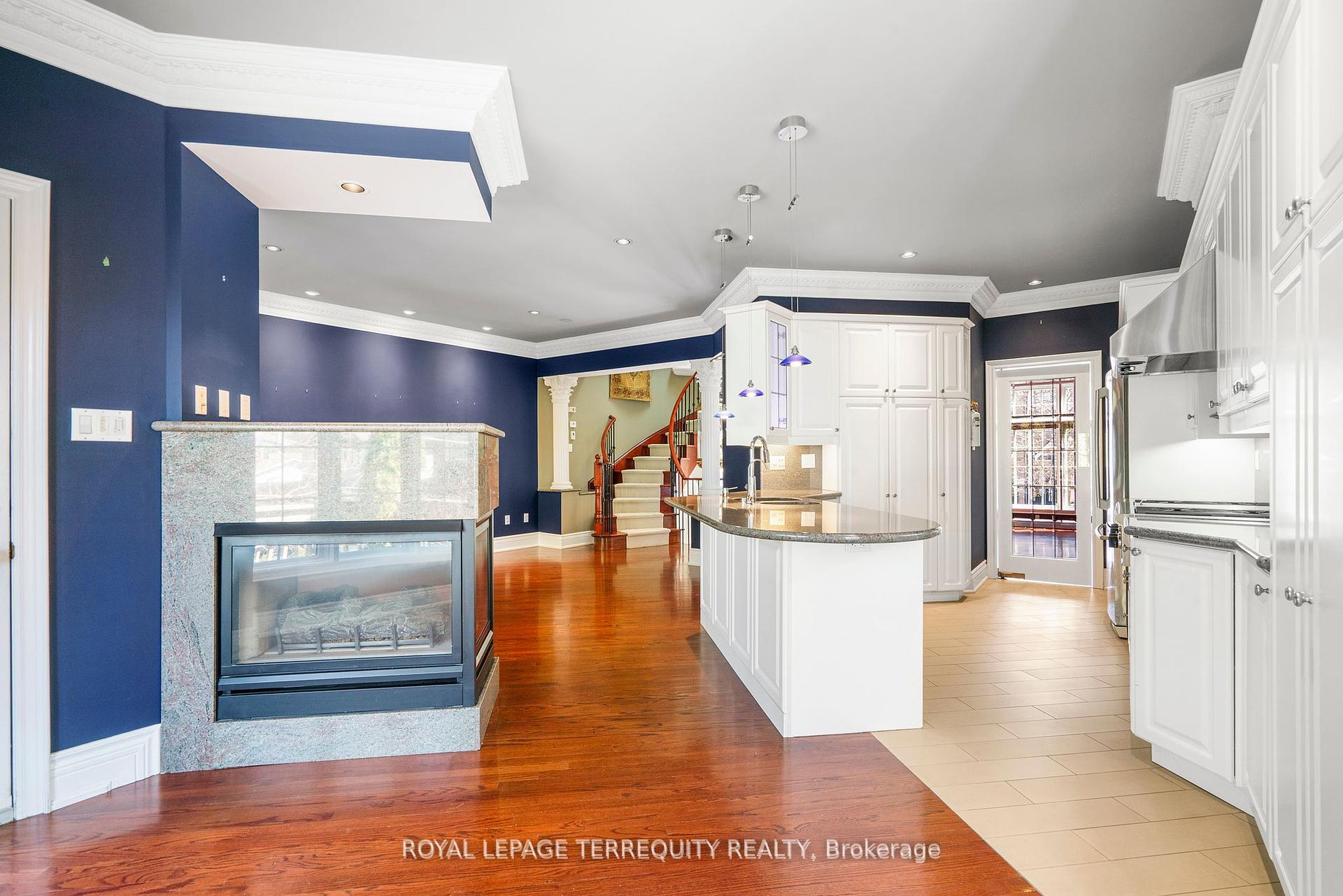3 Bedrooms Condo at 197 La Rose, Toronto For sale