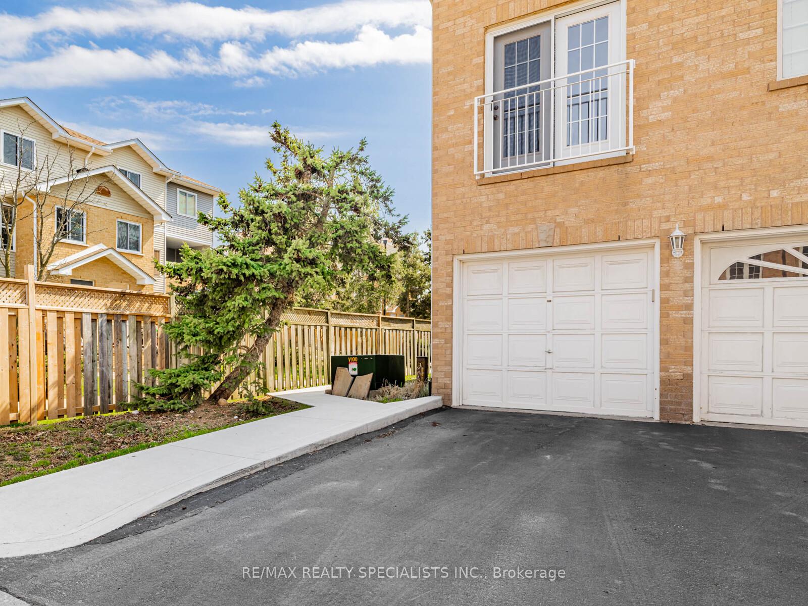 2 Bedrooms Condo at 2055 WALKERS, Burlington For sale
