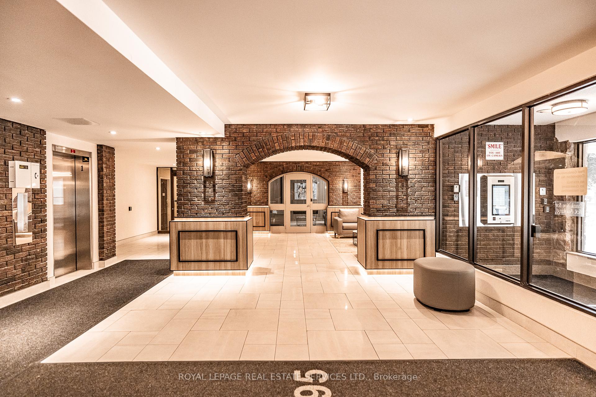 3 Bedrooms Condo at 966 Inverhouse,  Mississauga For sale