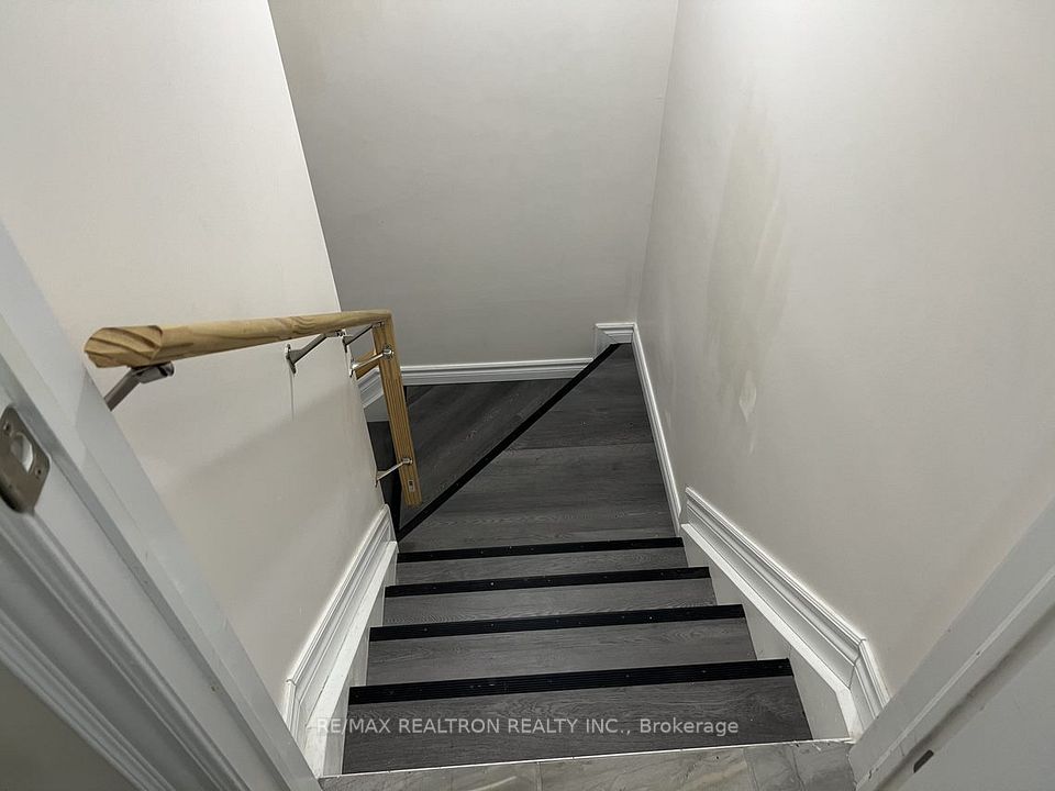 https://trreb-image.ampre.ca/ActwyEAZe5LkNFKKFAhDObAwvXNjZq9Cuk-keYW1KpM/rs:fit:960:960/wm:.5:so:0:50:.4/wmsh:10/wmt:PHNwYW4gZm9yZWdyb3VuZD0nd2hpdGUnIGZvbnQ9JzY4Jz5SRS9NQVggUkVBTFRST04gUkVBTFRZIElOQy4sIEJyb2tlcmFnZTwvc3Bhbj4/L3RycmViL2xpc3RpbmdzLzQwLzI4LzgzLzA5L3AvMzljNzg0YzctYThmZS00Y2Q1LWFmNDUtMGMwYWFiNzExYTdkLmpwZw.jpg