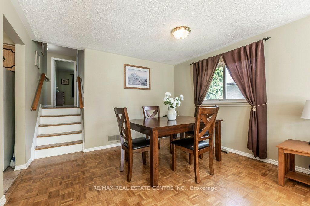 65 Lorne Scots Drive