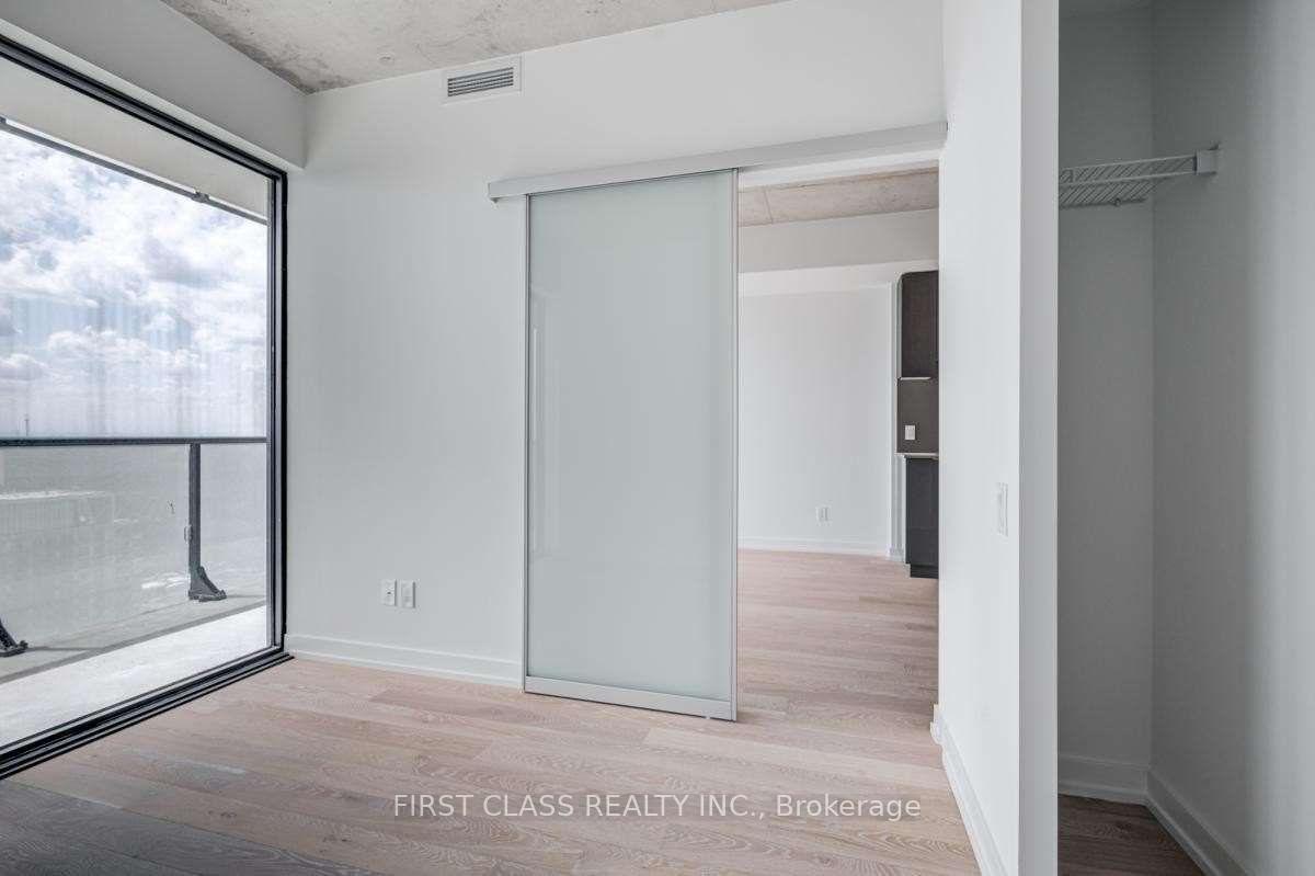 2 Bedrooms Condo at 161 Roehampton,  Toronto For sale
