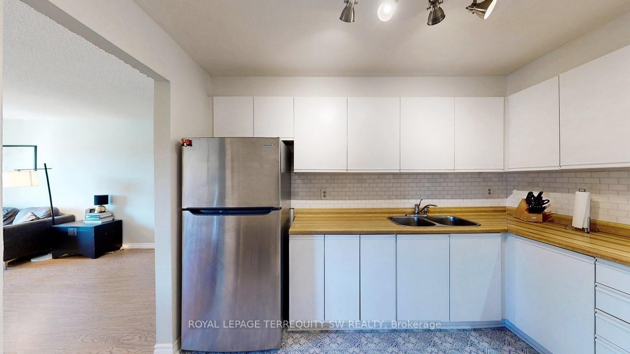 2 Bedrooms Condo at 3835 Lake Shore, Toronto For sale