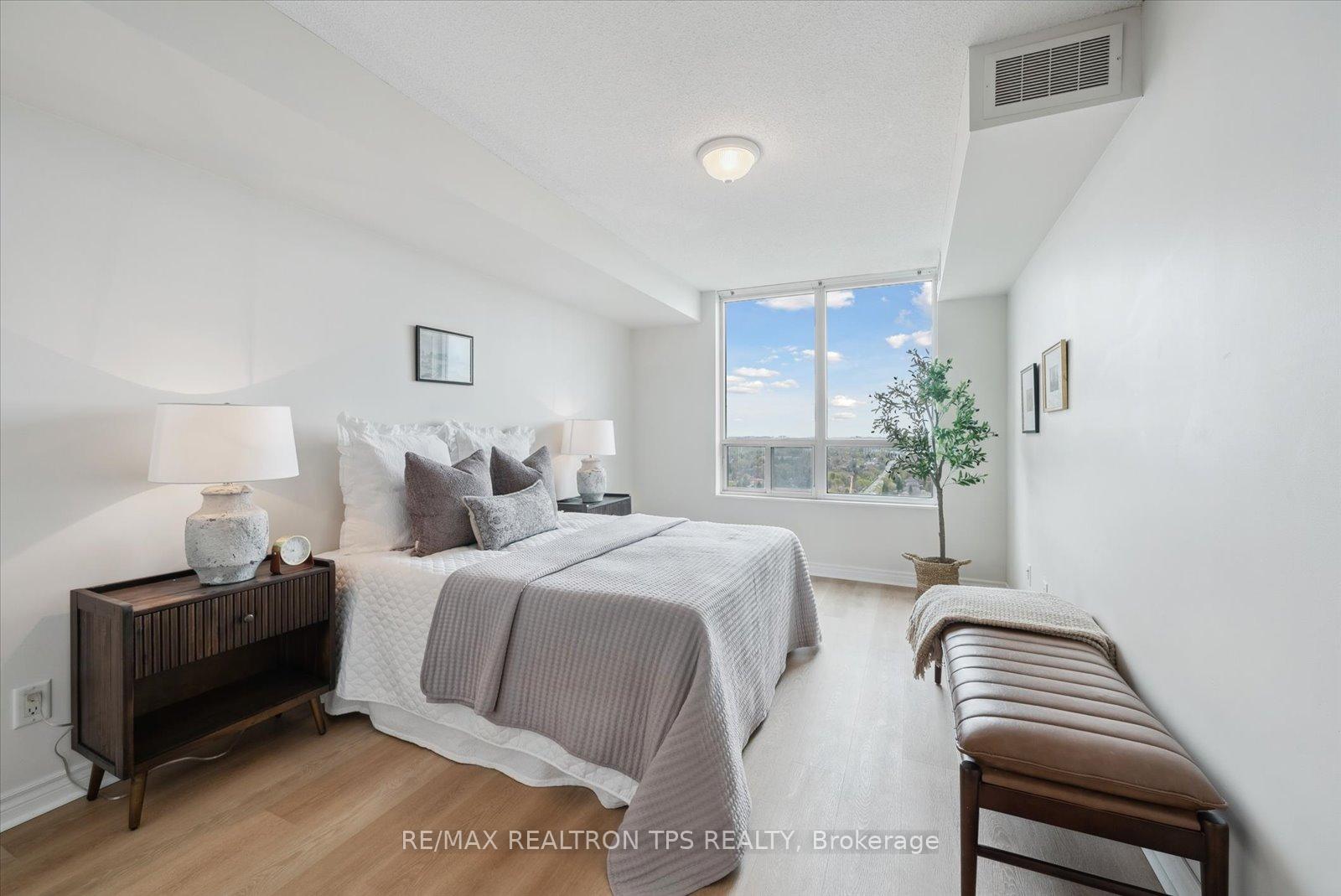 3 Bedrooms Condo at 61 Town Centre, Toronto For sale