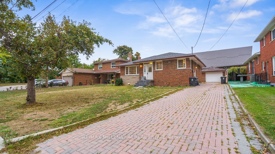 3 Jasmine Road, Toronto, ON M9M 2P8