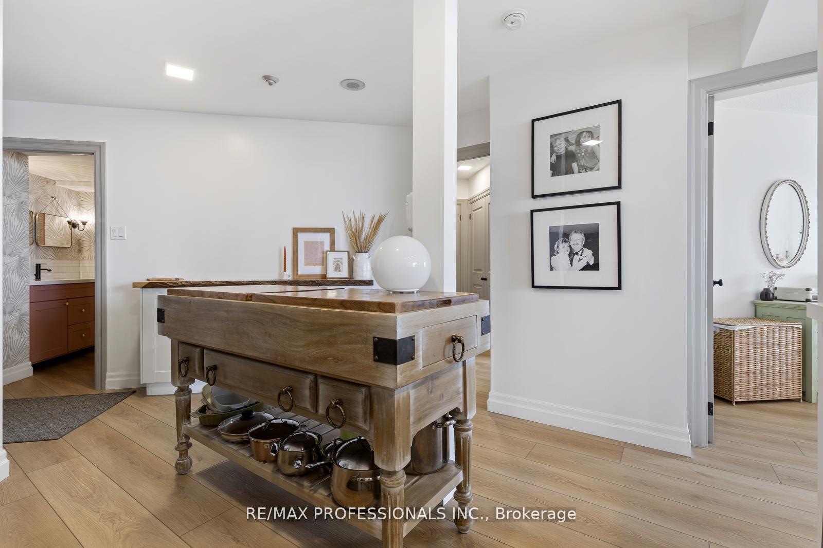 2 Bedrooms Condo at 1500 Grazia, Mississauga For sale