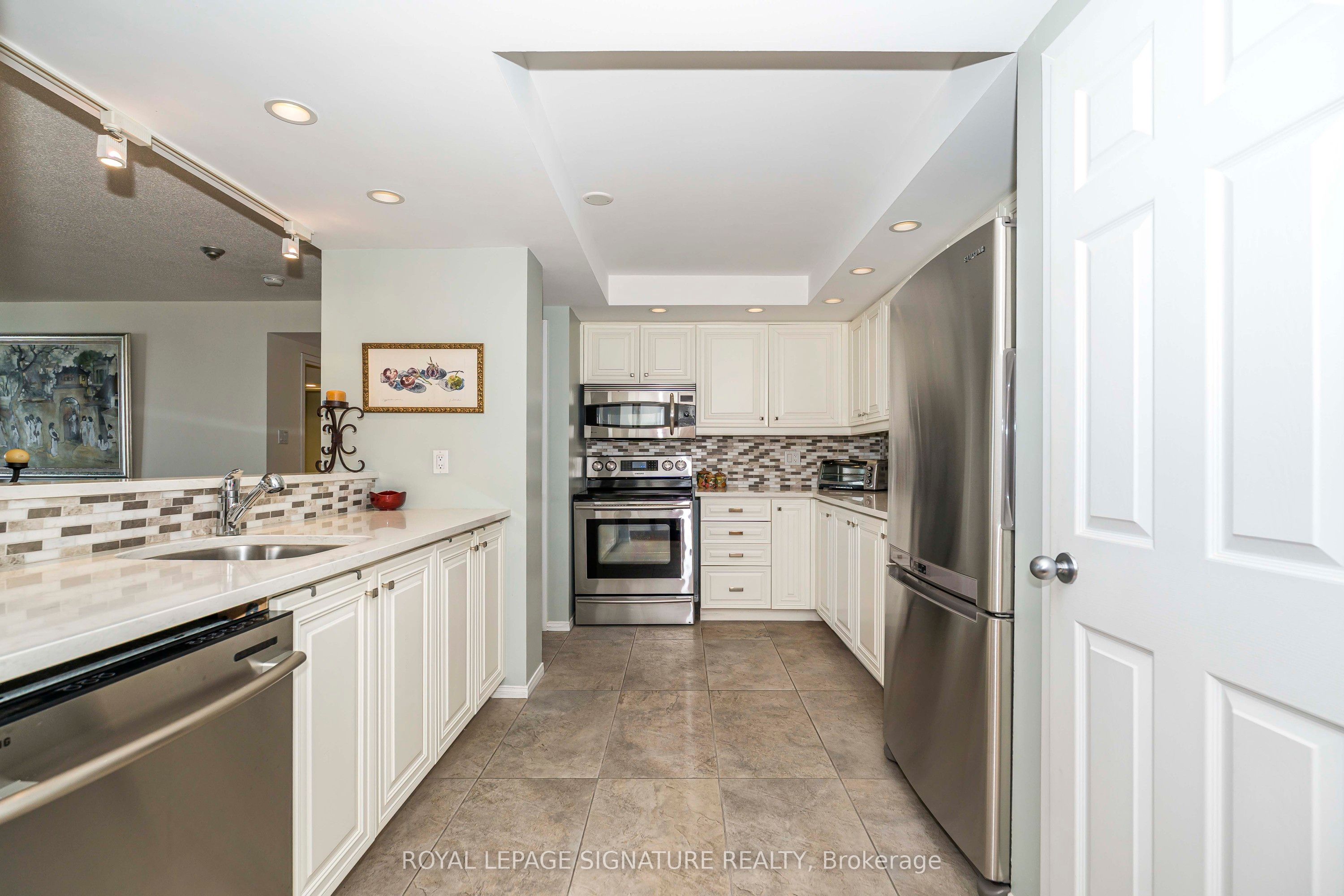 99 Harbour Square, #1812