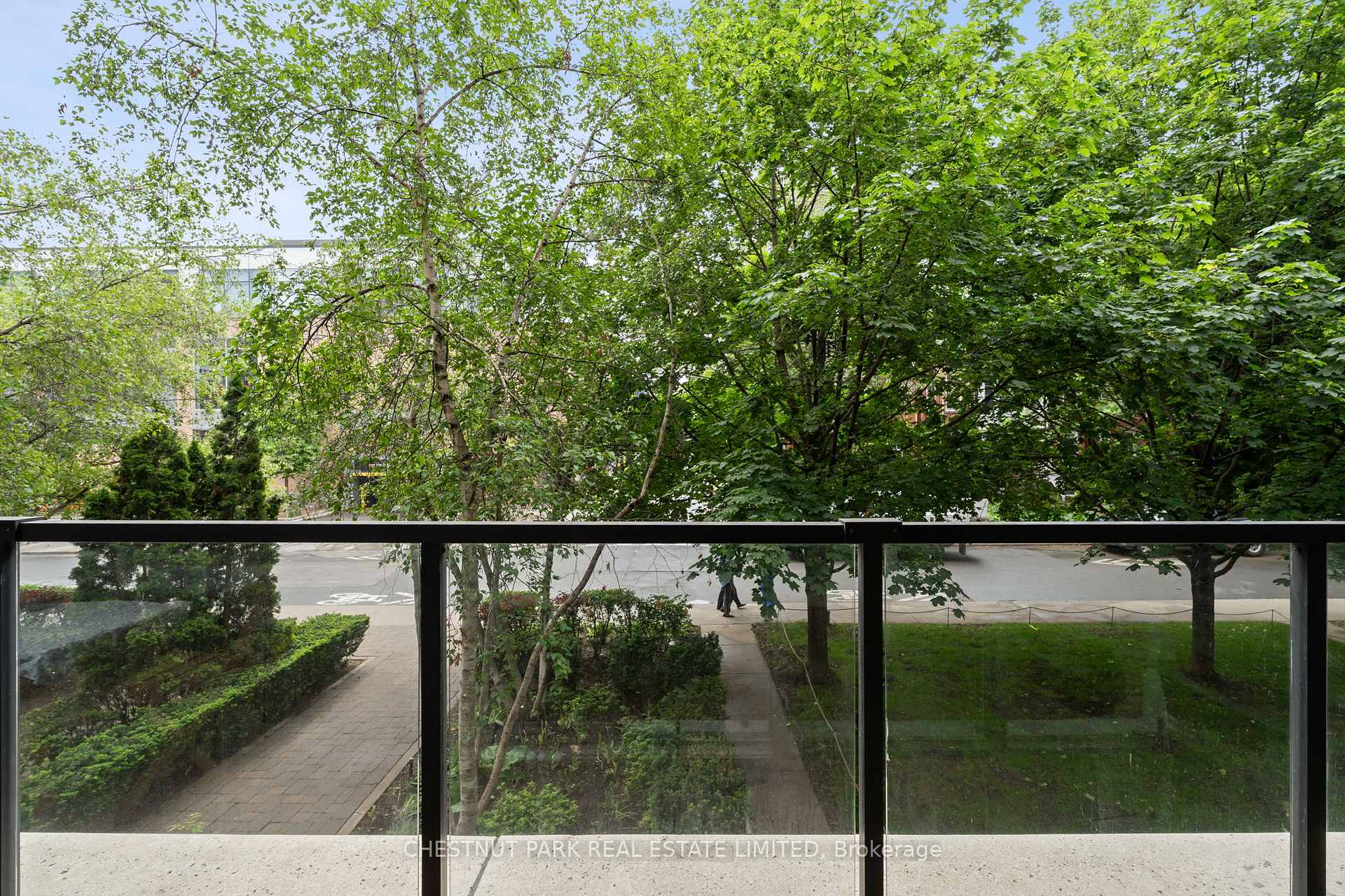 3 Bedrooms Condo at 11 Soho, Toronto For sale