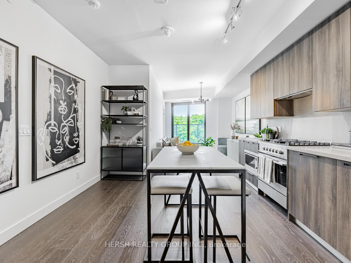 2 Bedrooms Condo at 160 Kingsway,  Toronto For sale