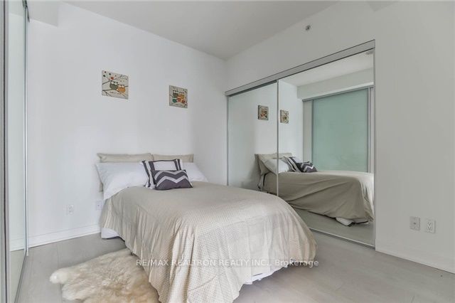 20 Bruyeres Mews, #1001